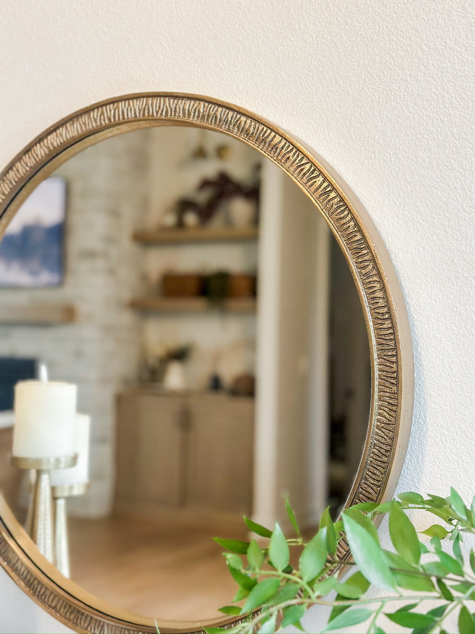 23" Brass Round Line Edge Mirror