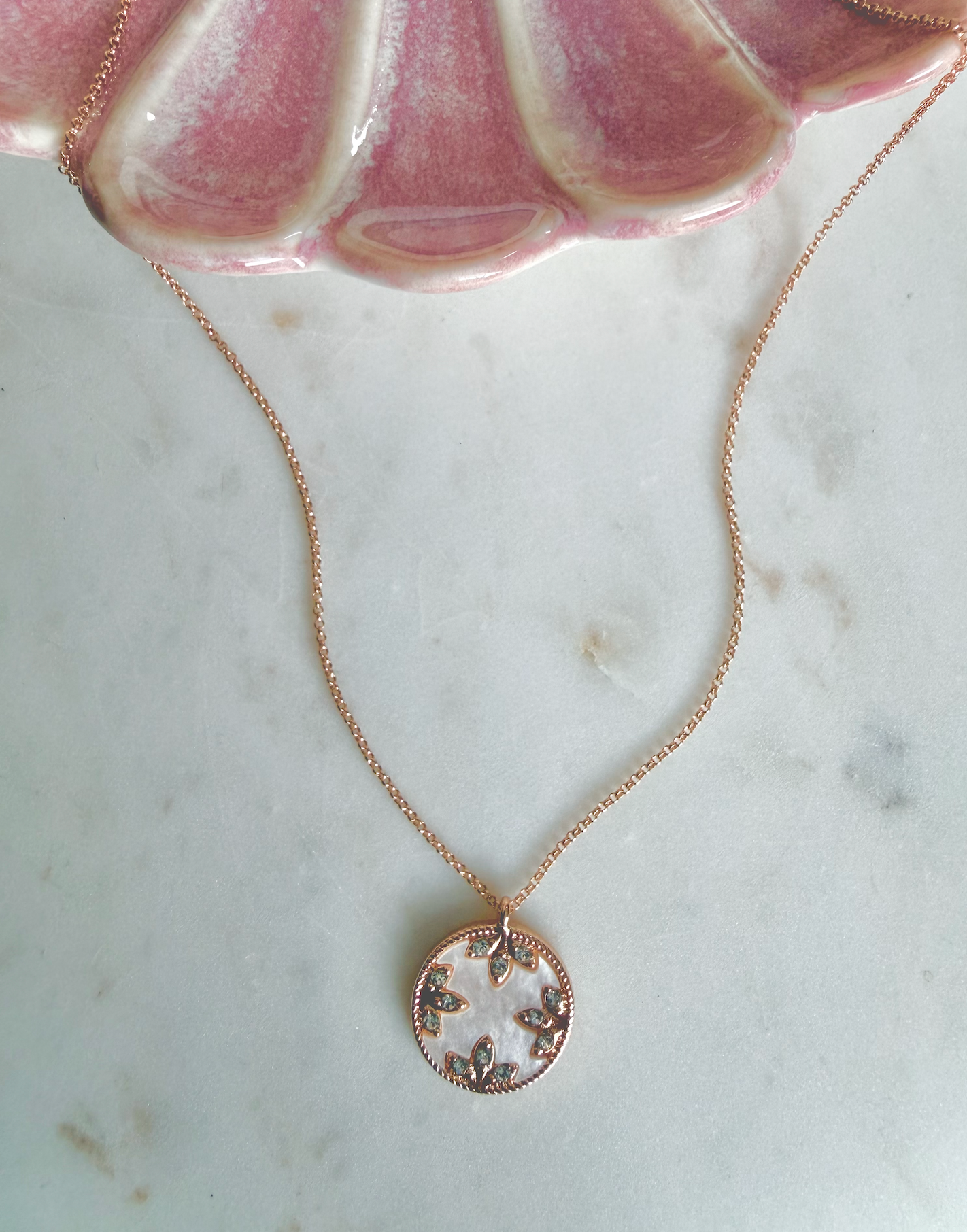 Perla Pendant Necklace