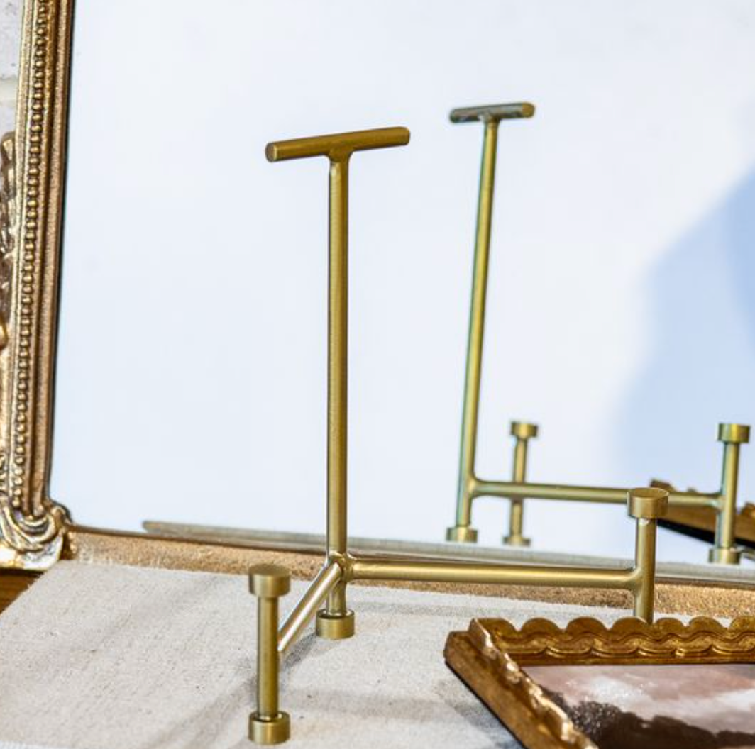 8" Antique Brass Easel