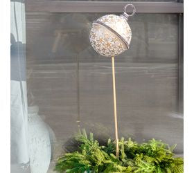 36 H. 9 Gold/wht Bell Yard Stake