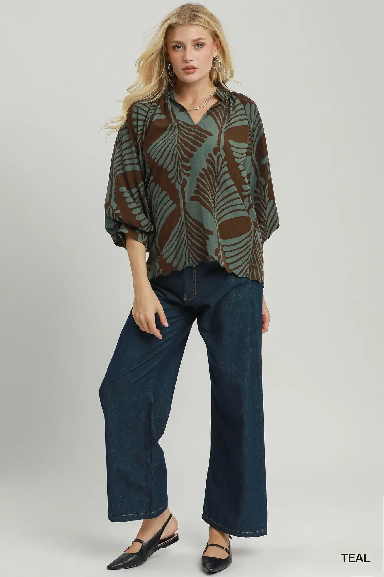 Print Woven Top With Split Neck And Balloon Sleeve Scallop Hem