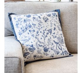 17 X 17 Bl/wht Floral Pillow