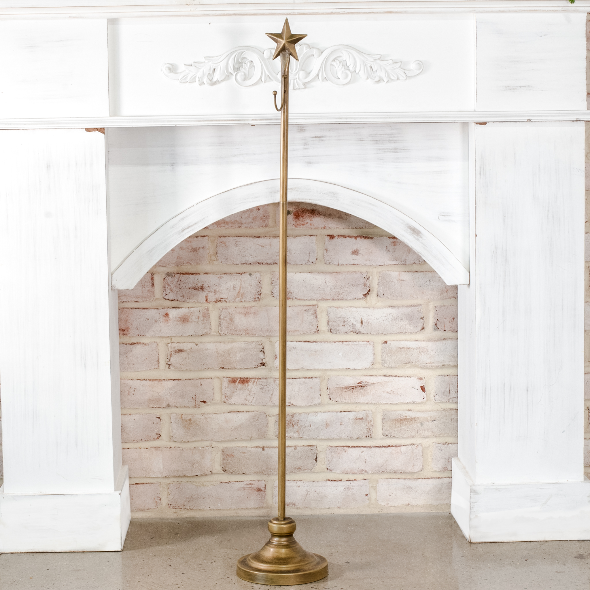 4'H Adjustable Star Top Wreath Stand