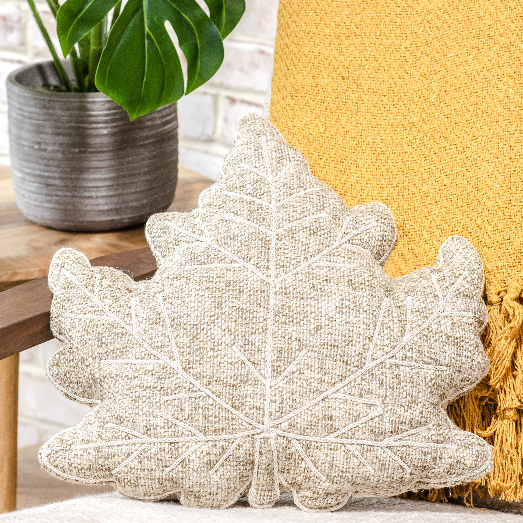 17" Oatmeal/Sage Tweed Leaf Pillow