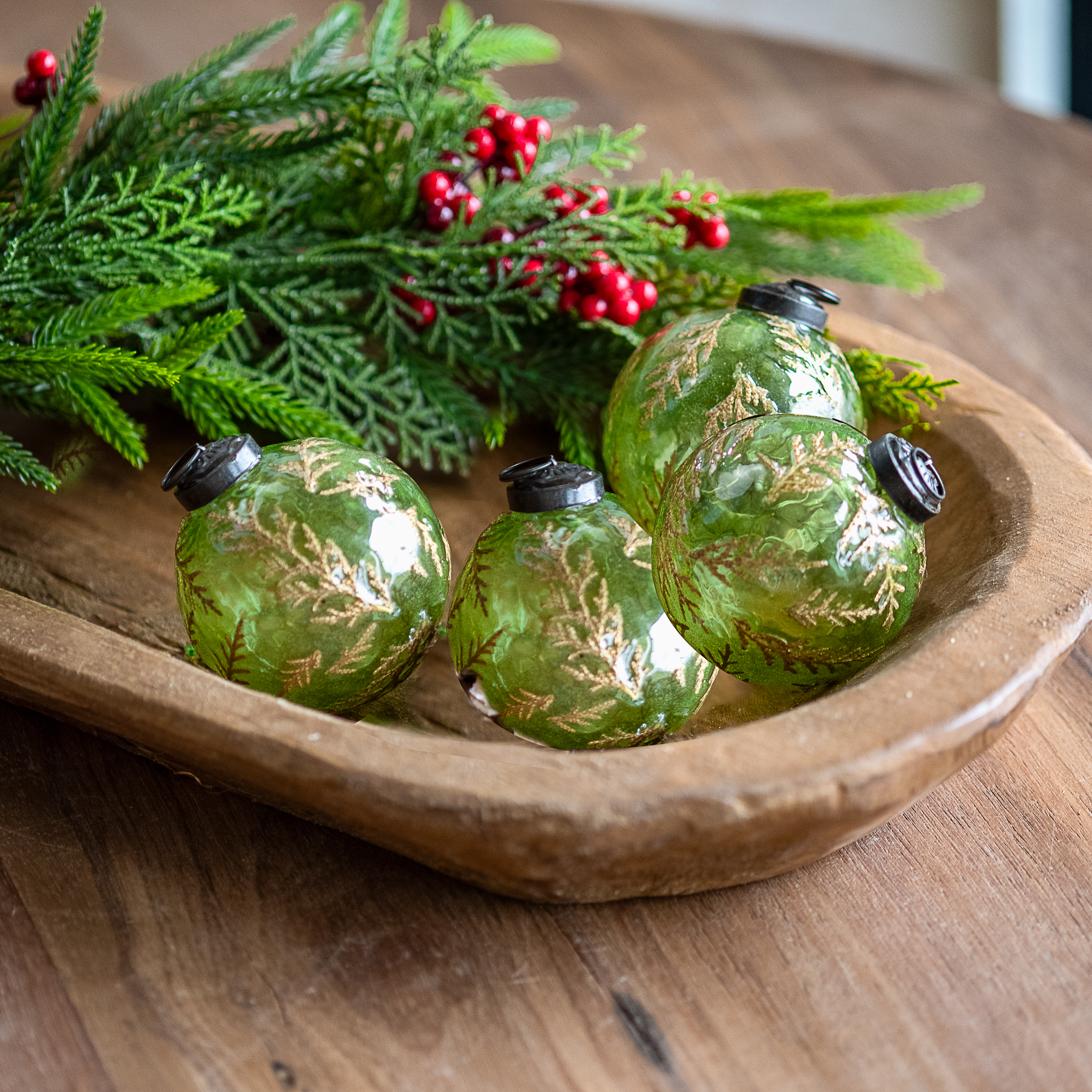 S/4 2.7" Grn/Gld Leaf Ornament