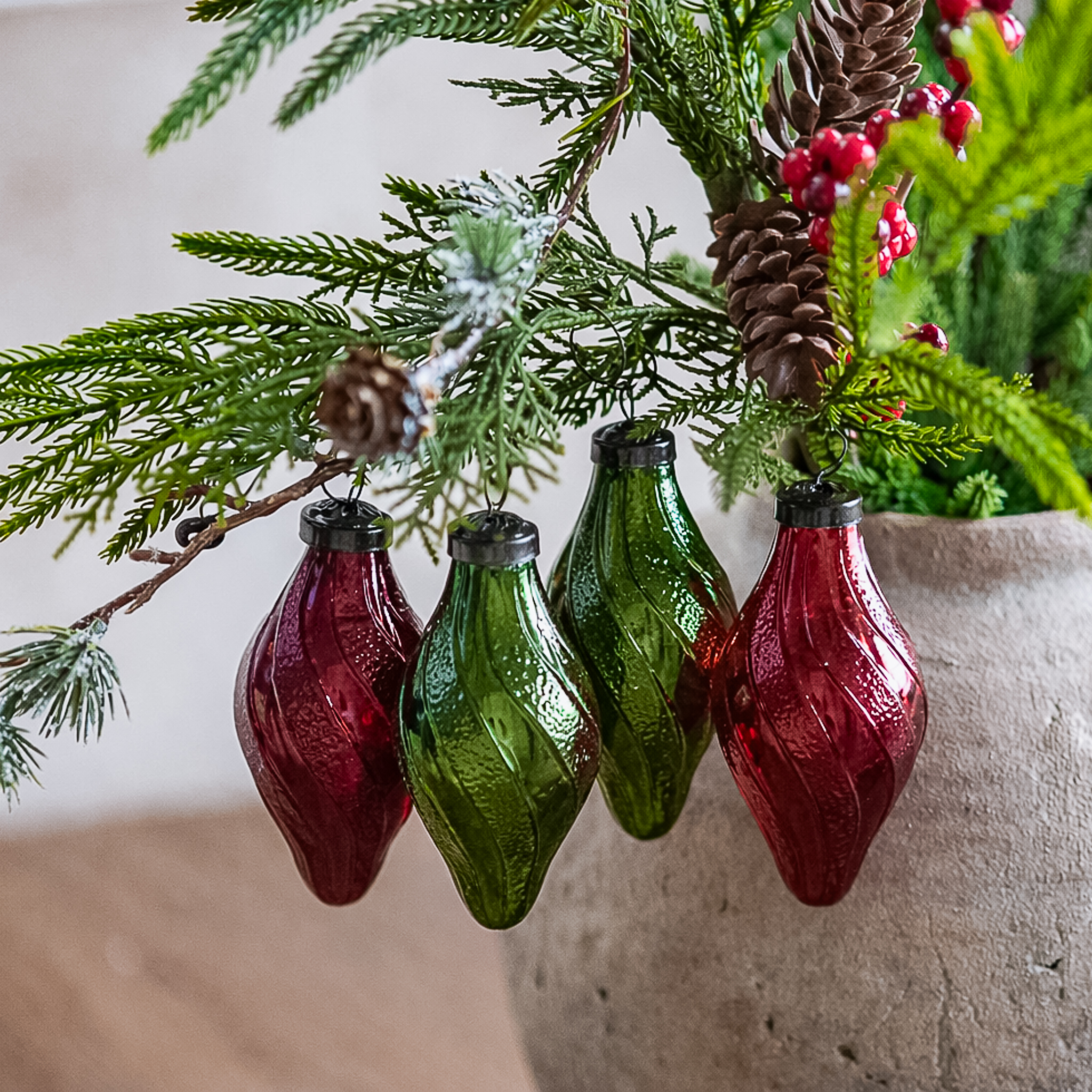 S/4 2 Asst. Grn/Red Teardrop Ornament