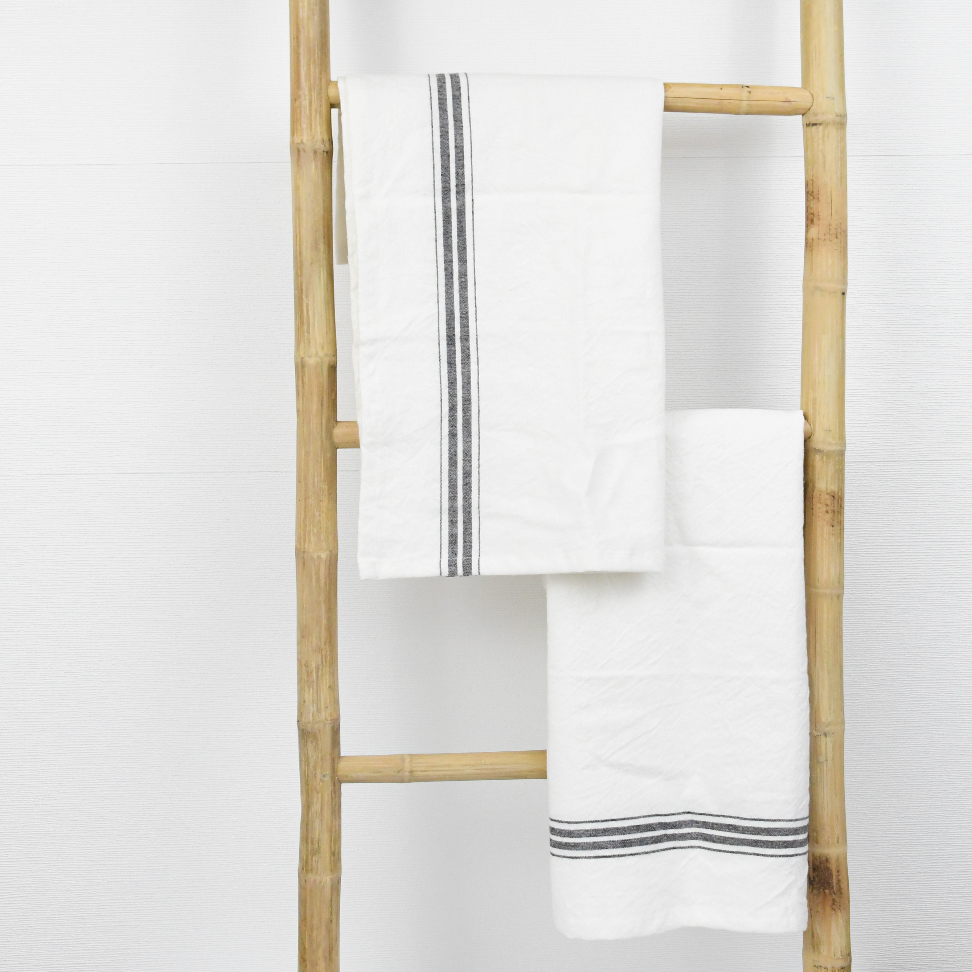 *Inner* S/2 White Stripe Towels