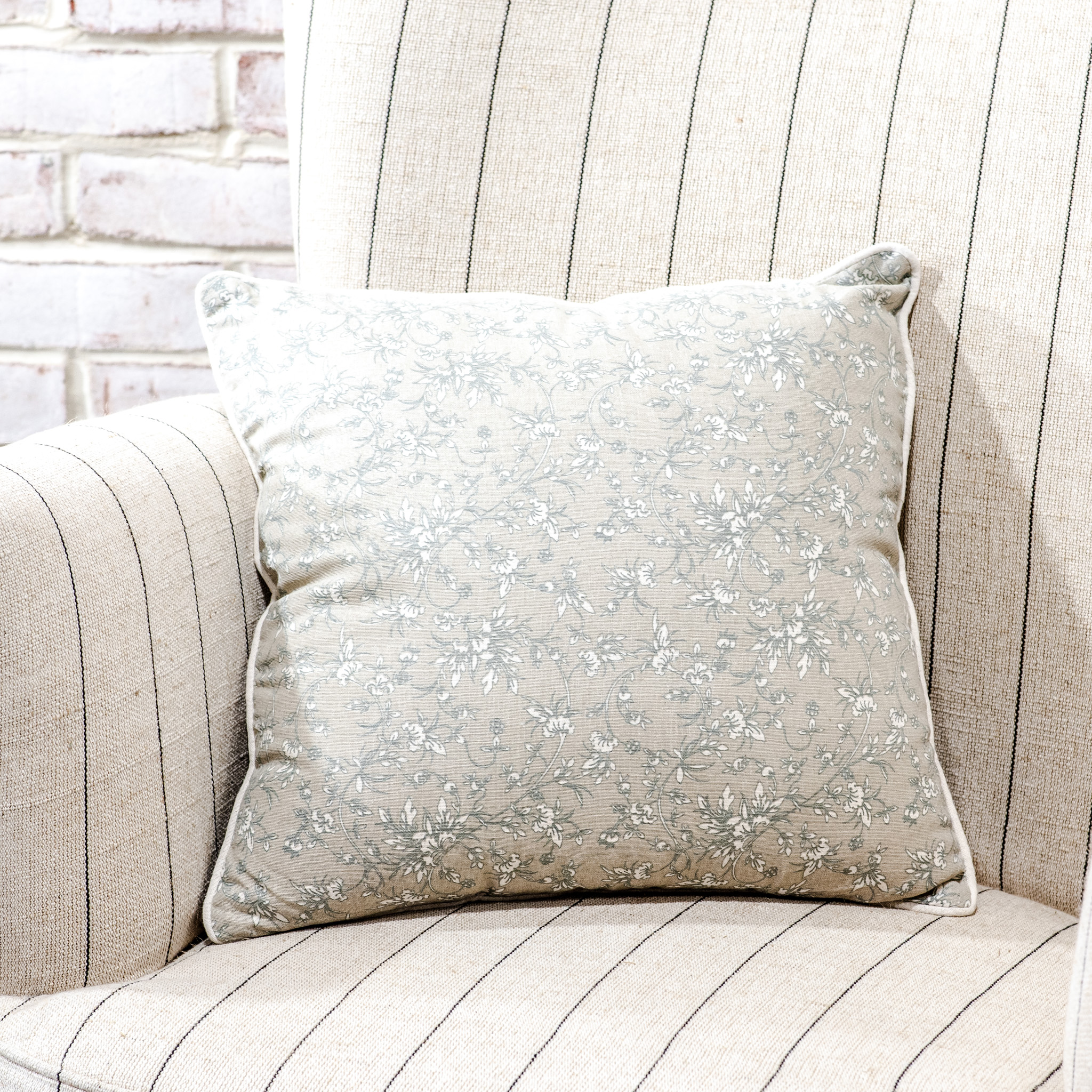 16" Nat. Floral Pillow