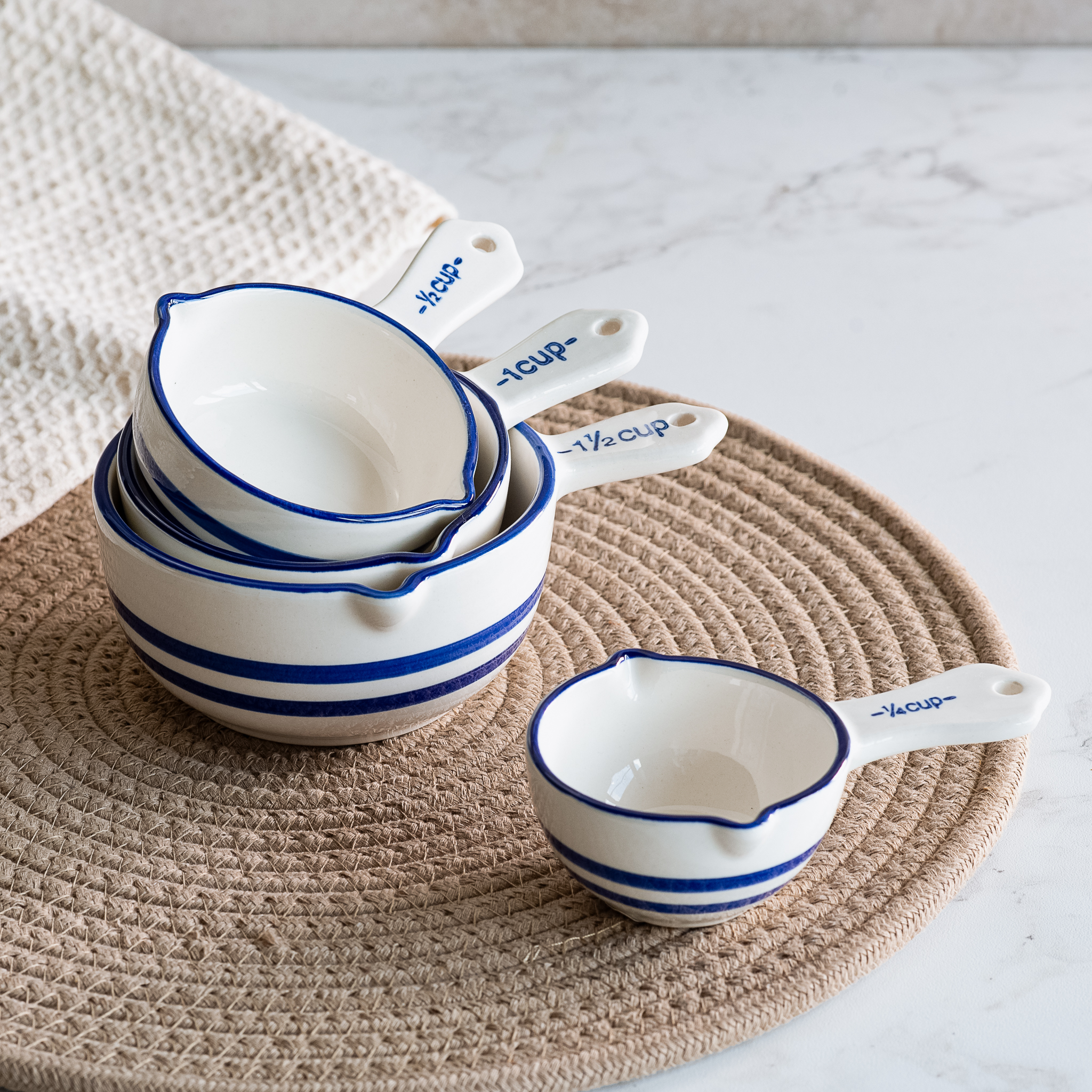 *Inner* S/4 Blue/Wht Stripe Meas. Cups