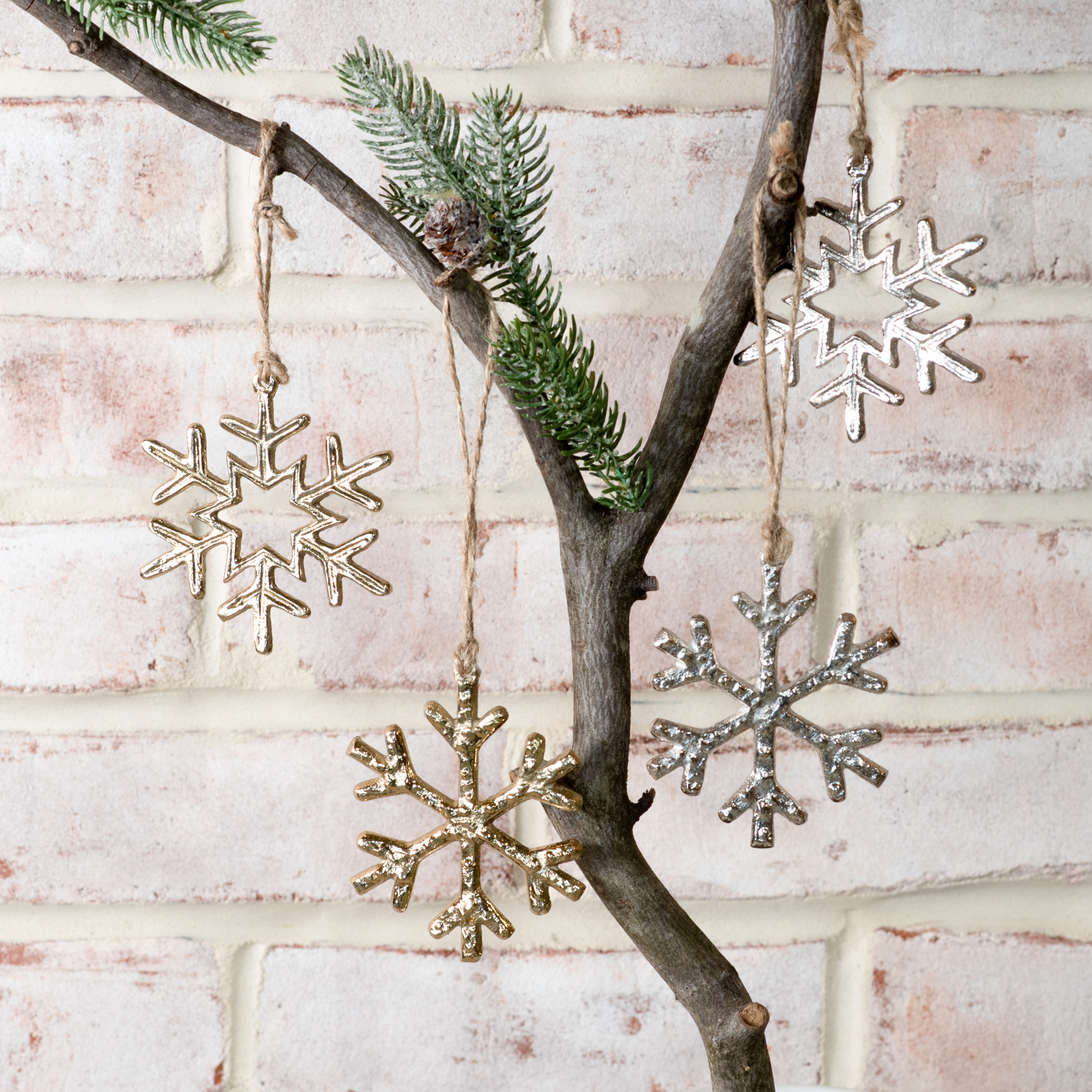 *Inner* 4 Asst. Silver & Gold Snowflake Ornaments