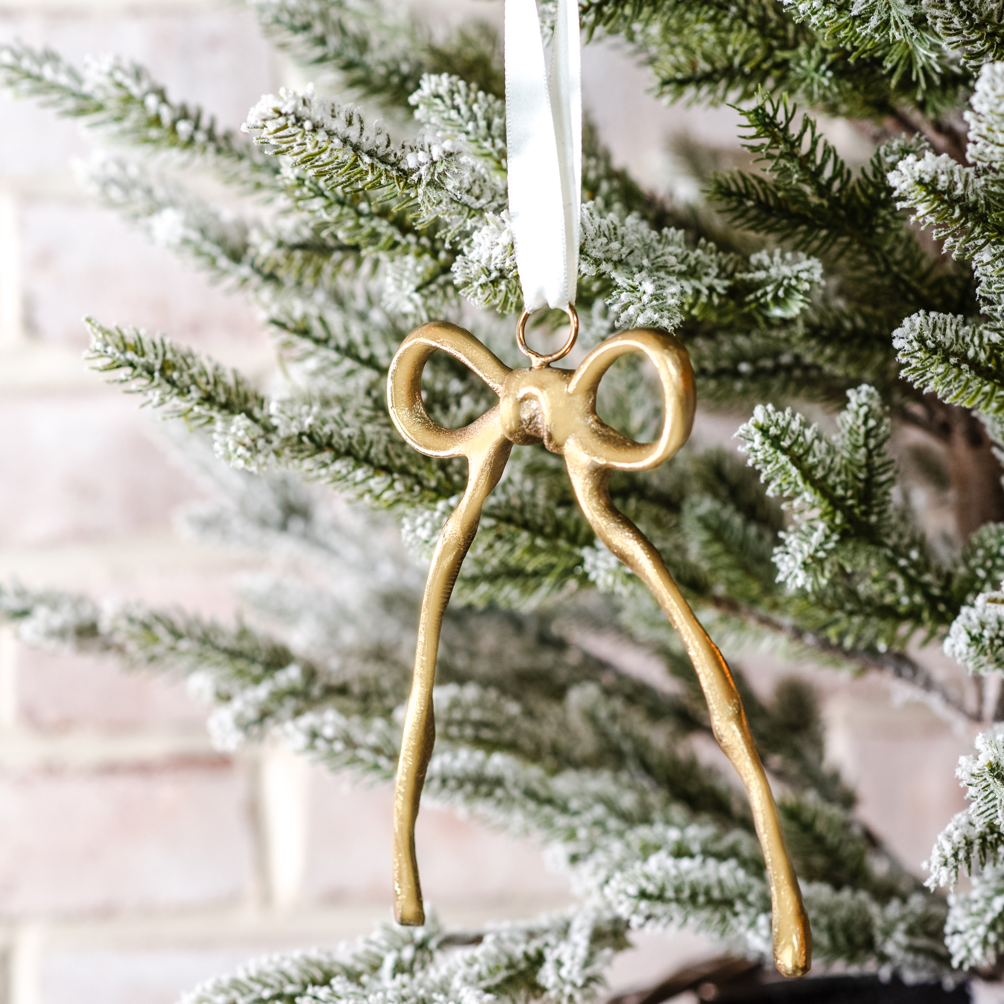 *Inner* 5" Gold Hanging Ribbon Orn.