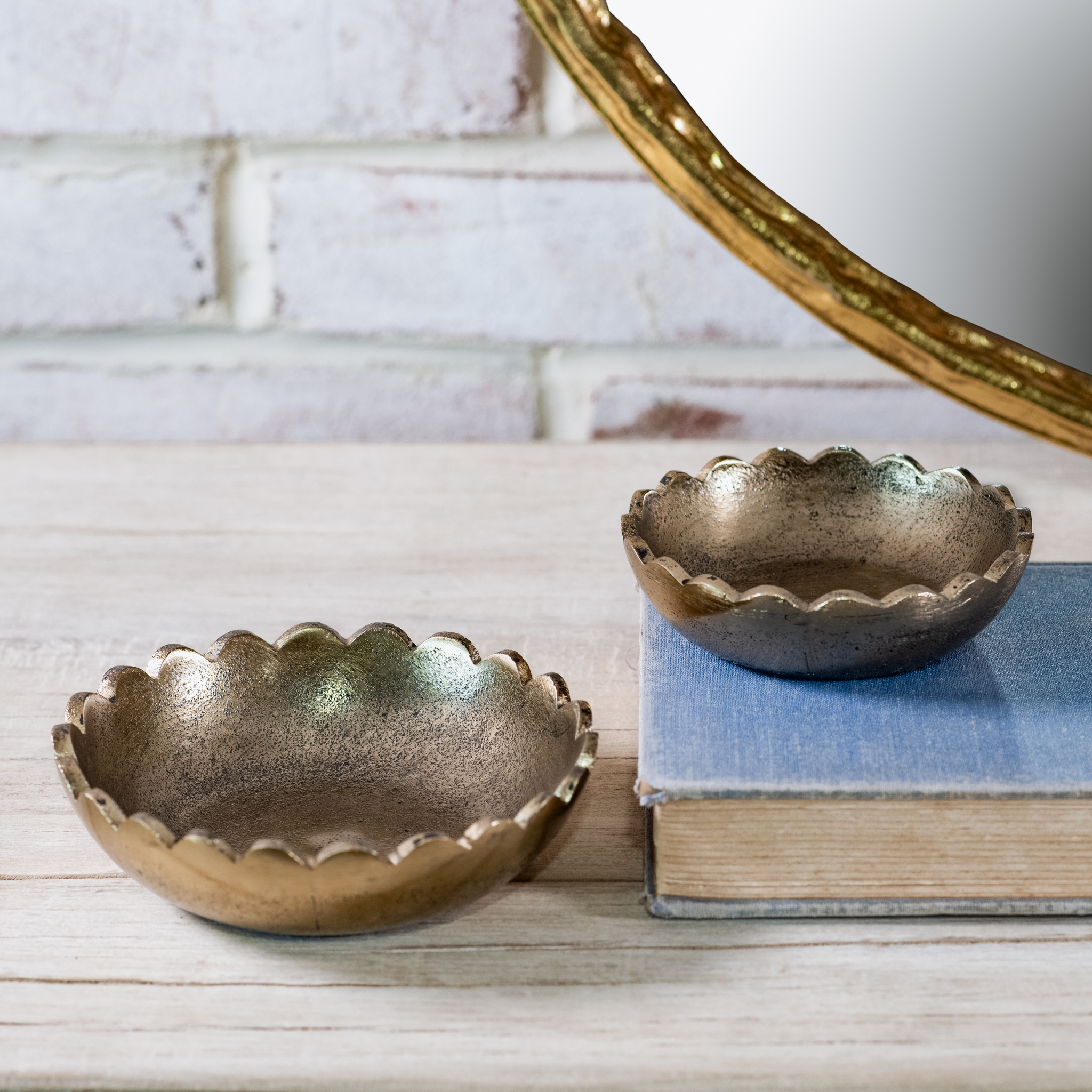 *Inner* S/2 Gold Scallop Bowls