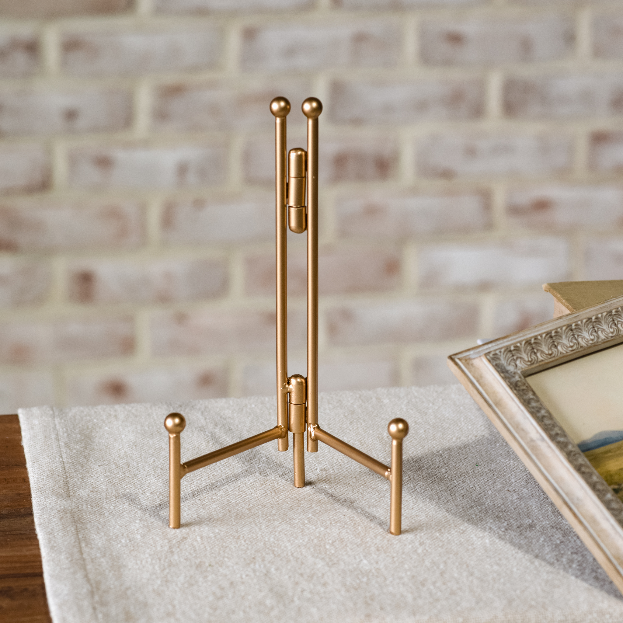 *Inner* 8.25" Gold Straight Back Easel