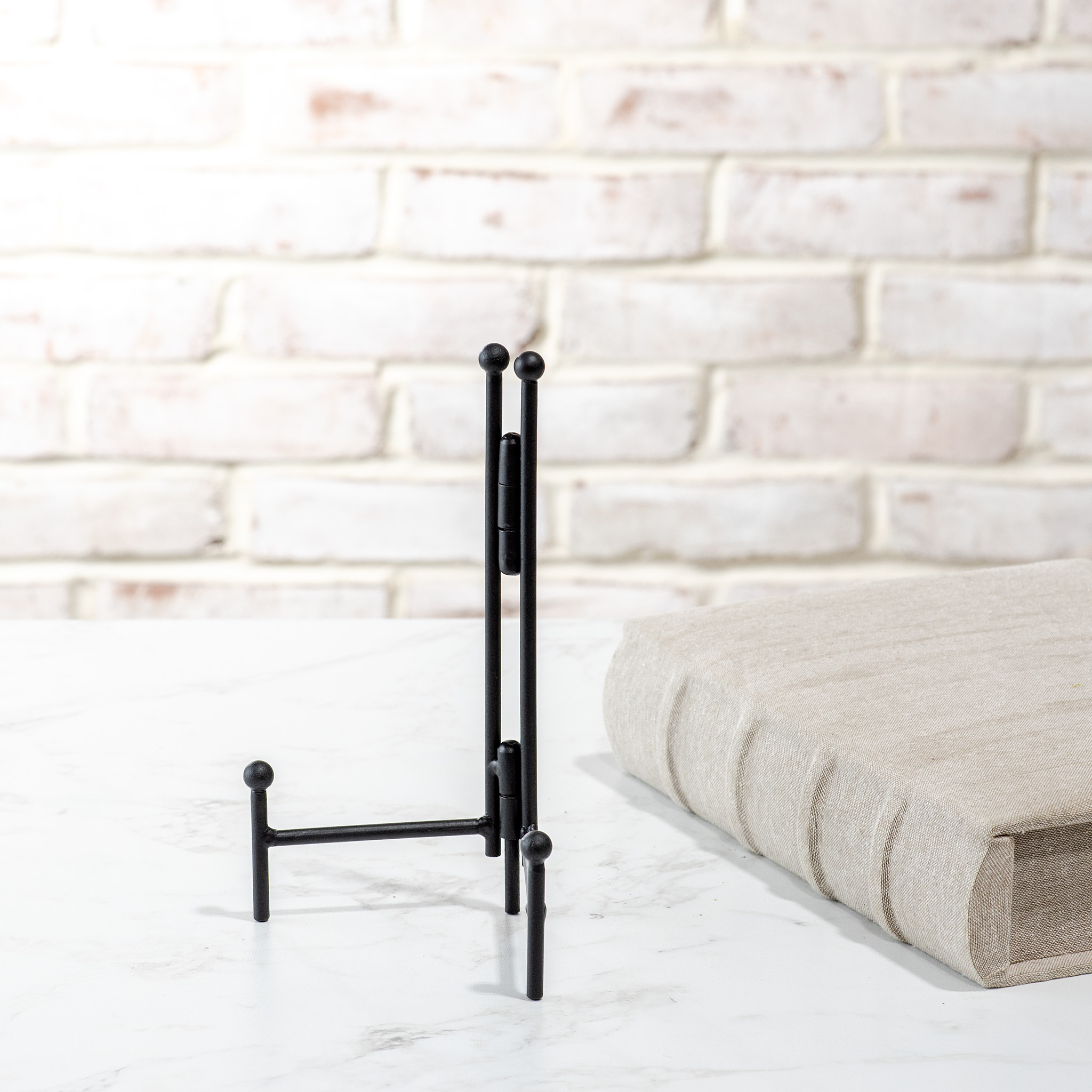 *Inner* 8.25" Black Straight Back Easel
