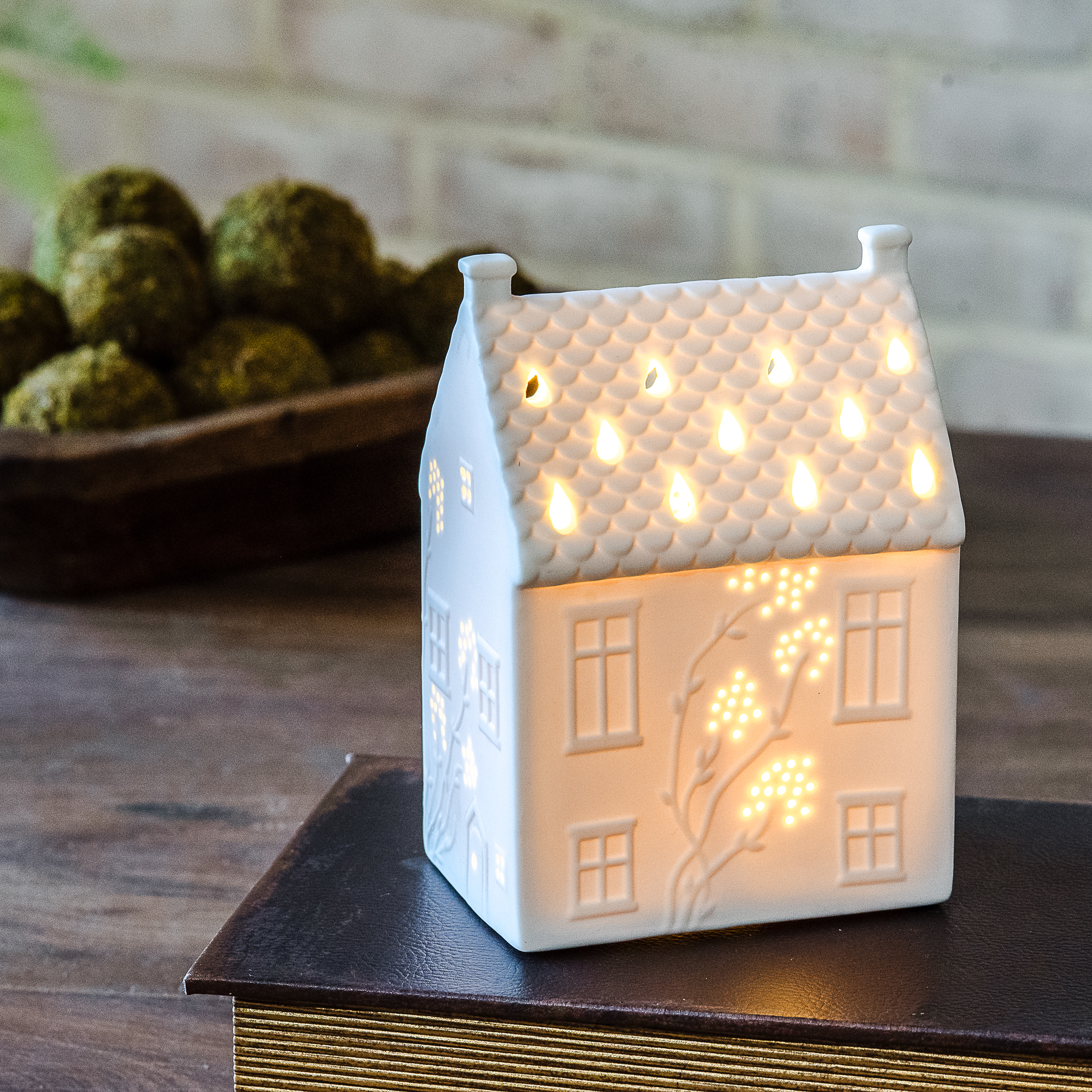 5.5" H. Led Leaf Design Ceramic House