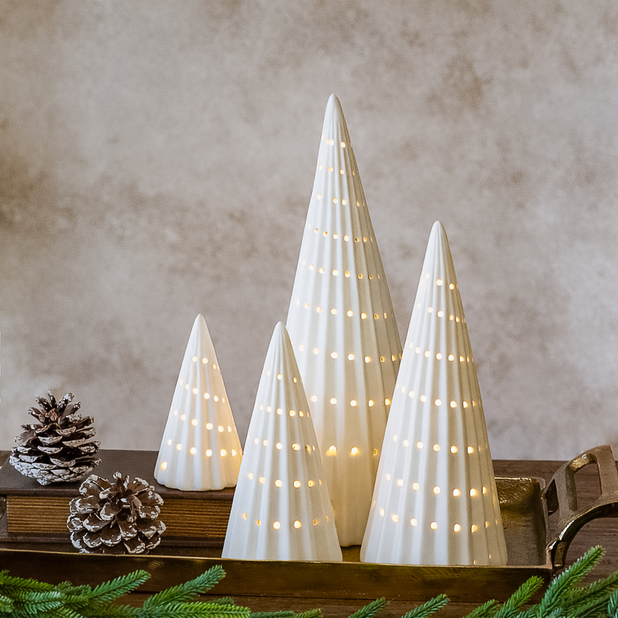 S/4 Holiday Tree W/Led