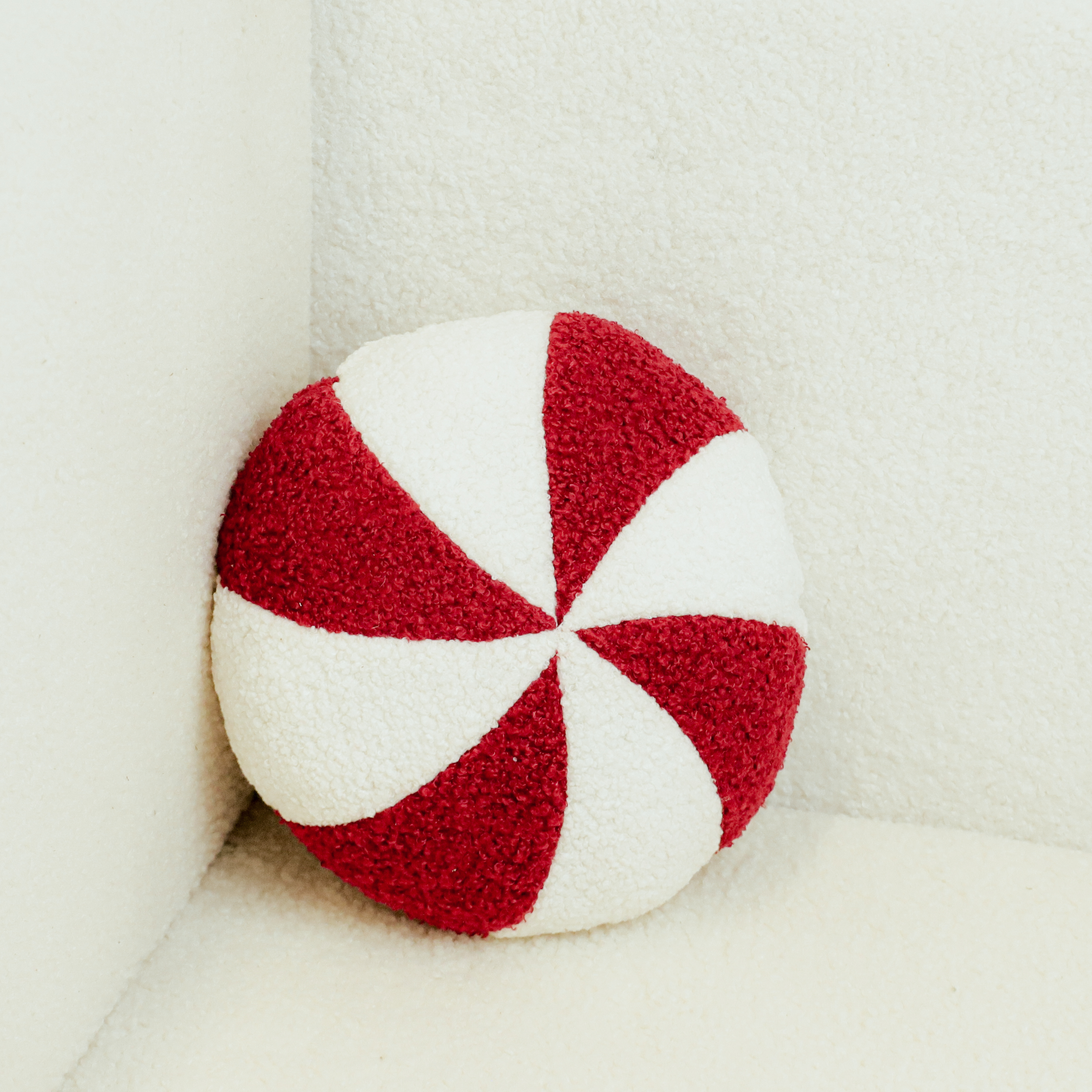 10" Peppermint Round Pillow