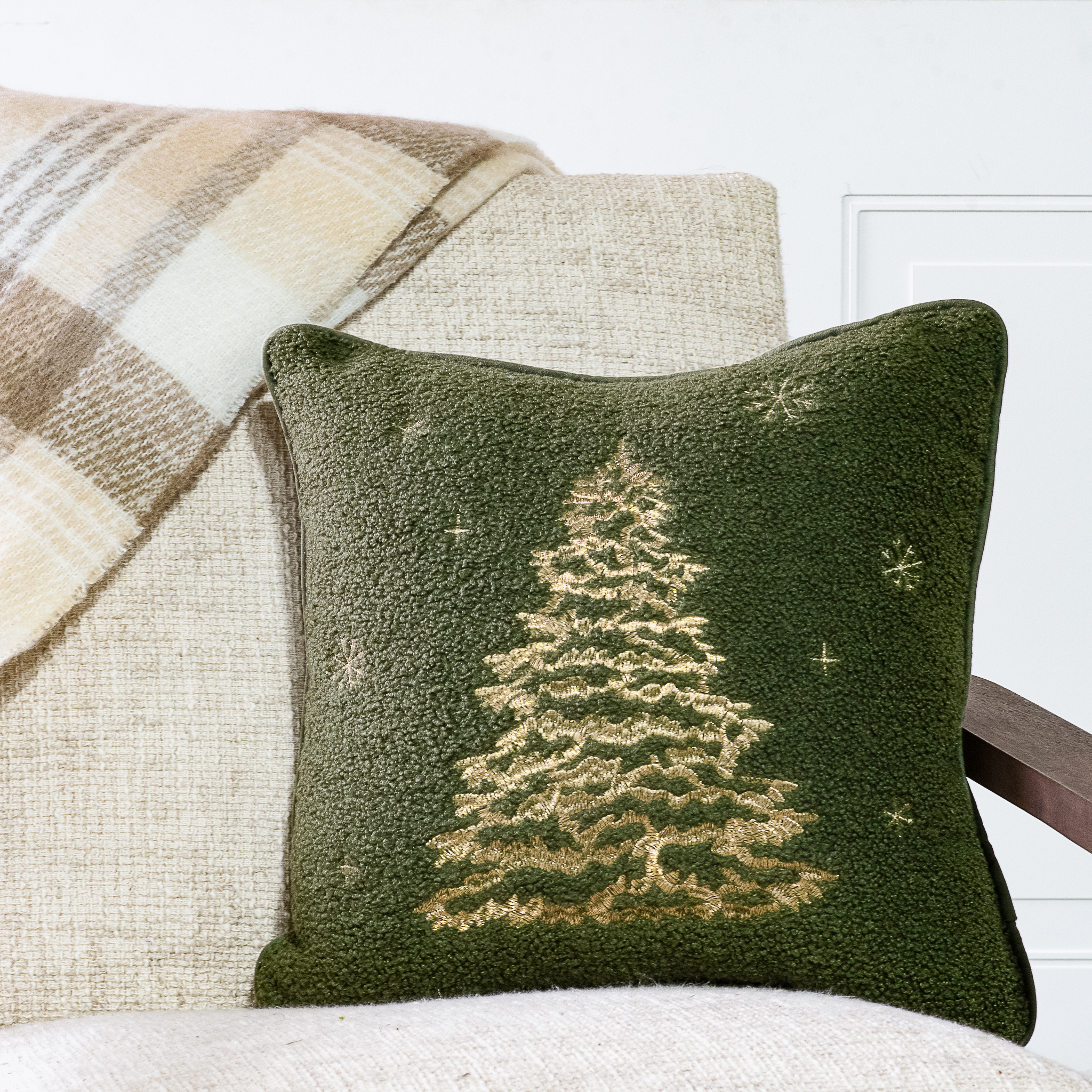 18" Emb. Green Tree Teddy Fur Pillow