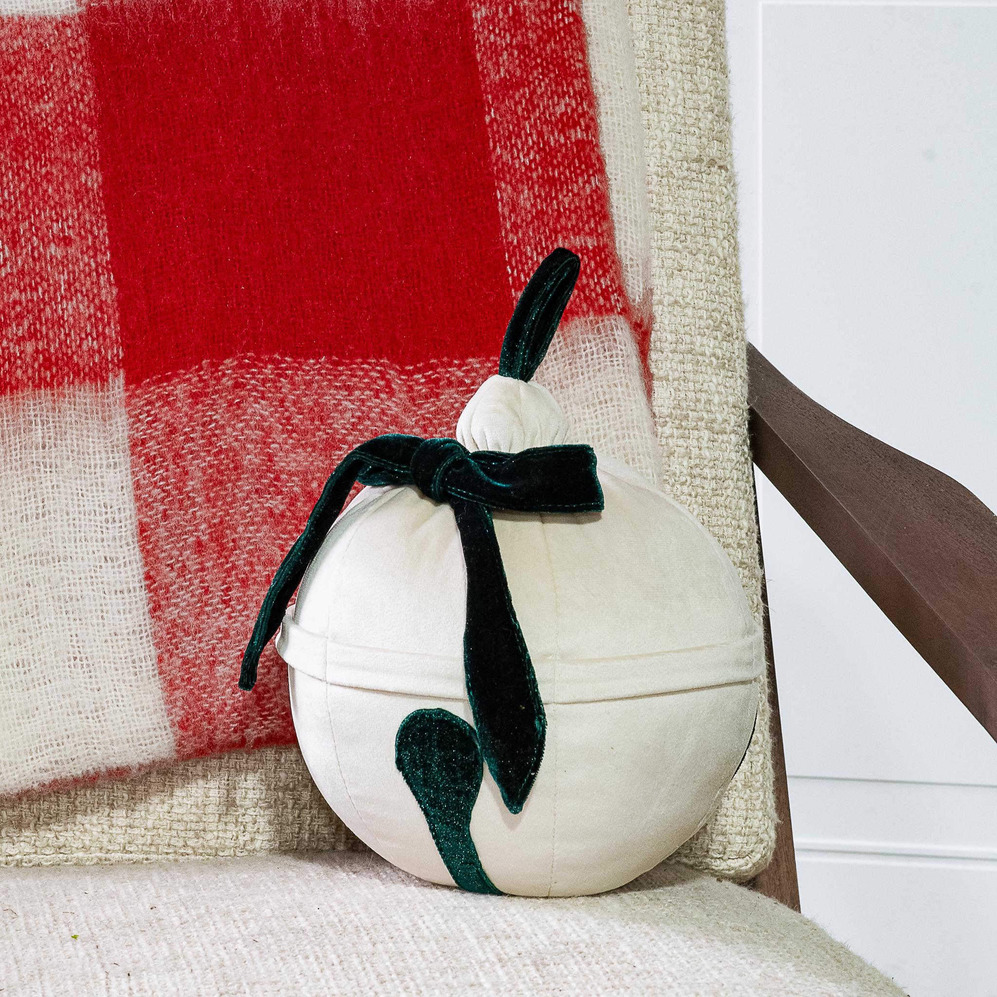 8.5" Cream/Grn Velvet Hanging Bell