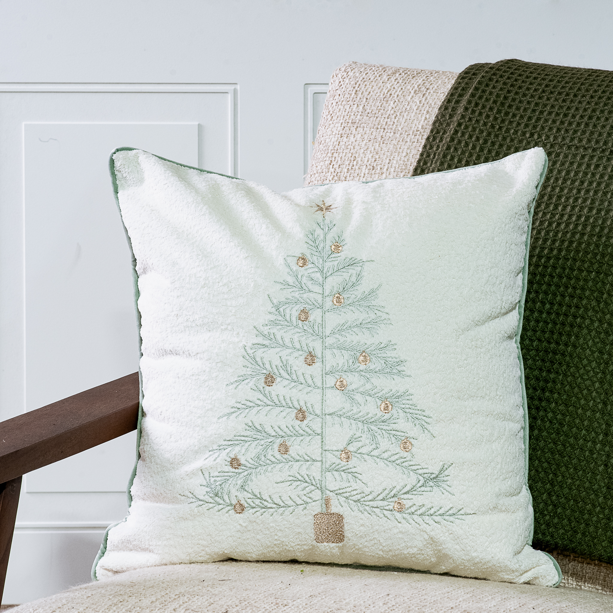 18" Emb. Mint Tree Mocha Pillow