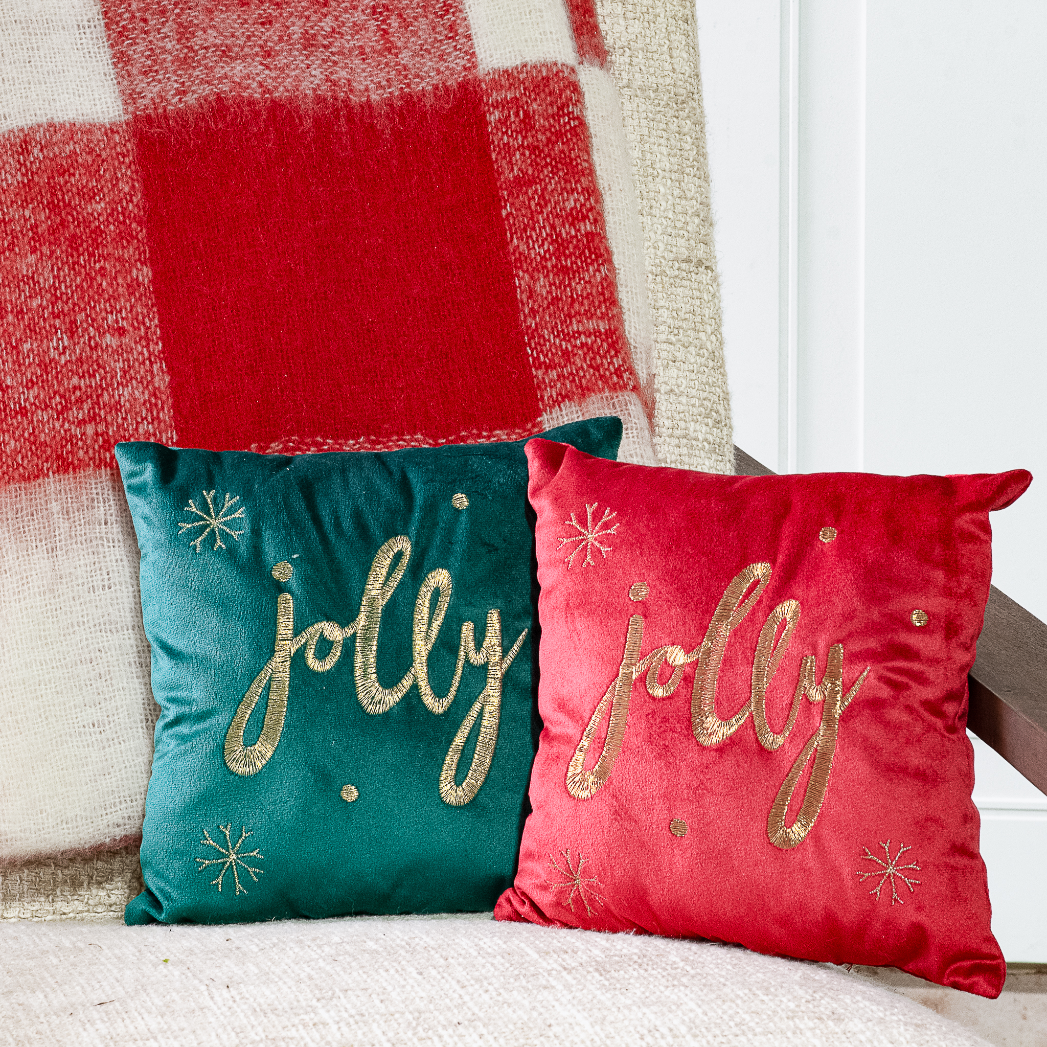 10" 2 Asst Grn/Red Jolly Pillow
