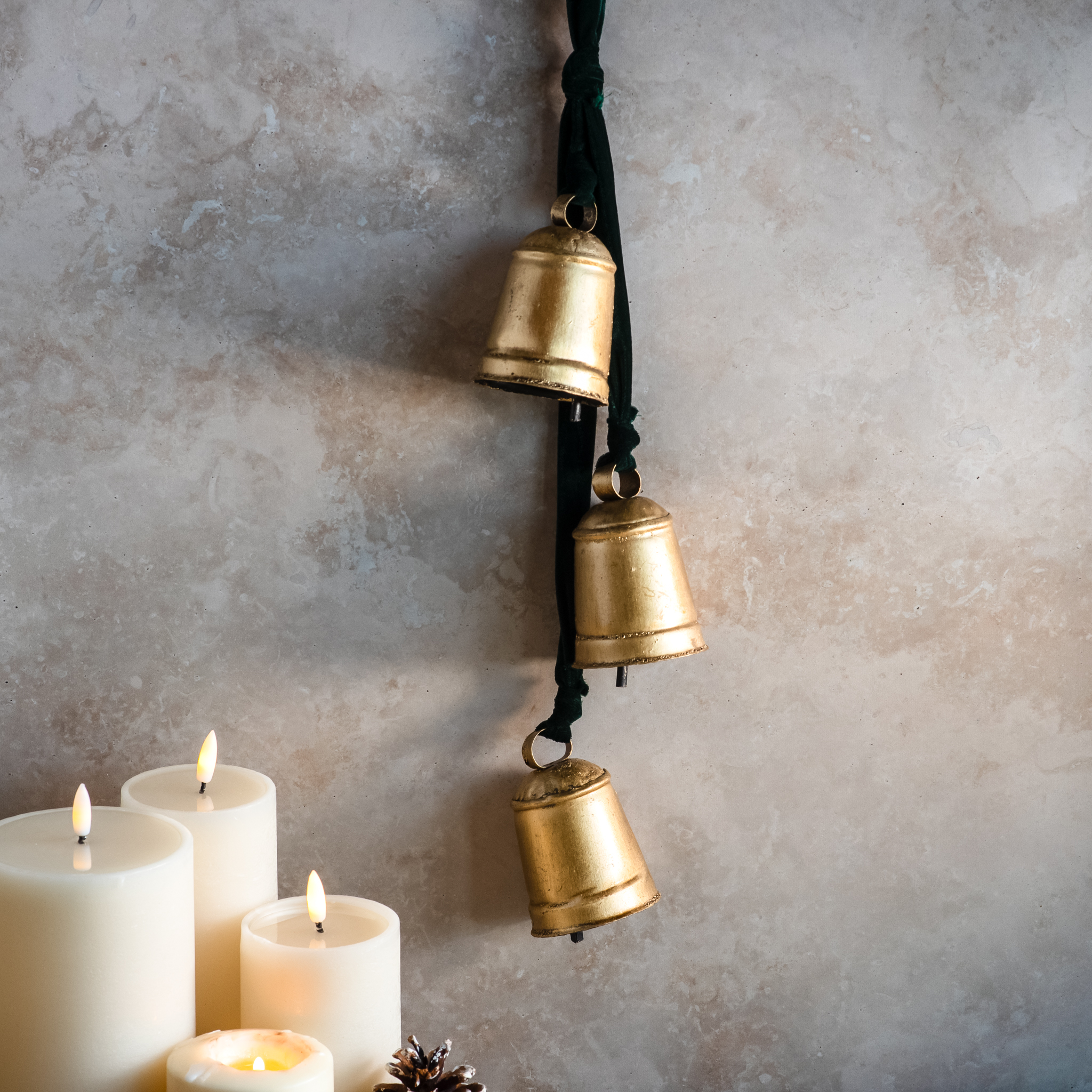 *Inner* Gd 3 Bell Hanger W/ Gr Velvet