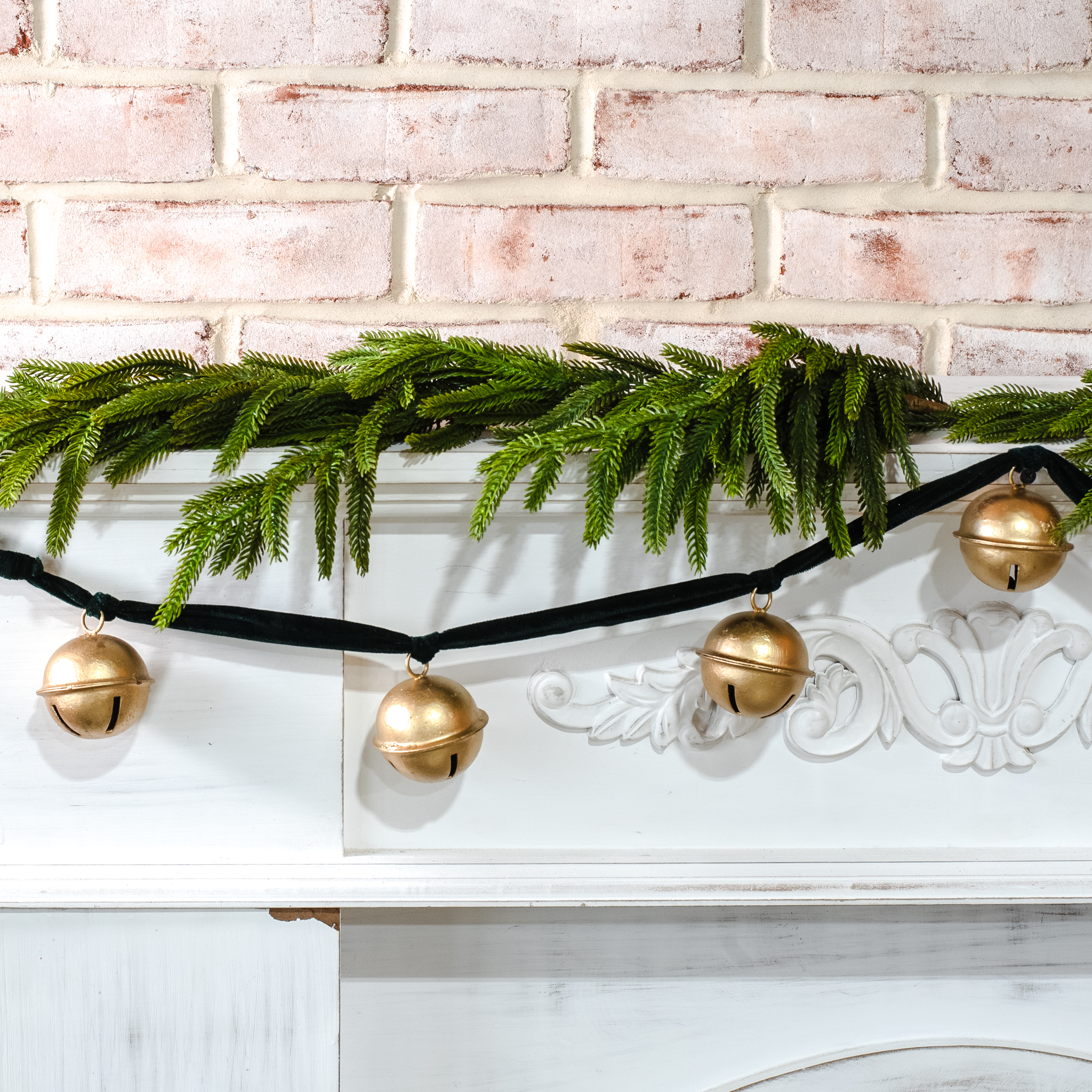 *Inner* 60" Gd Bell/Gr Vel Garland