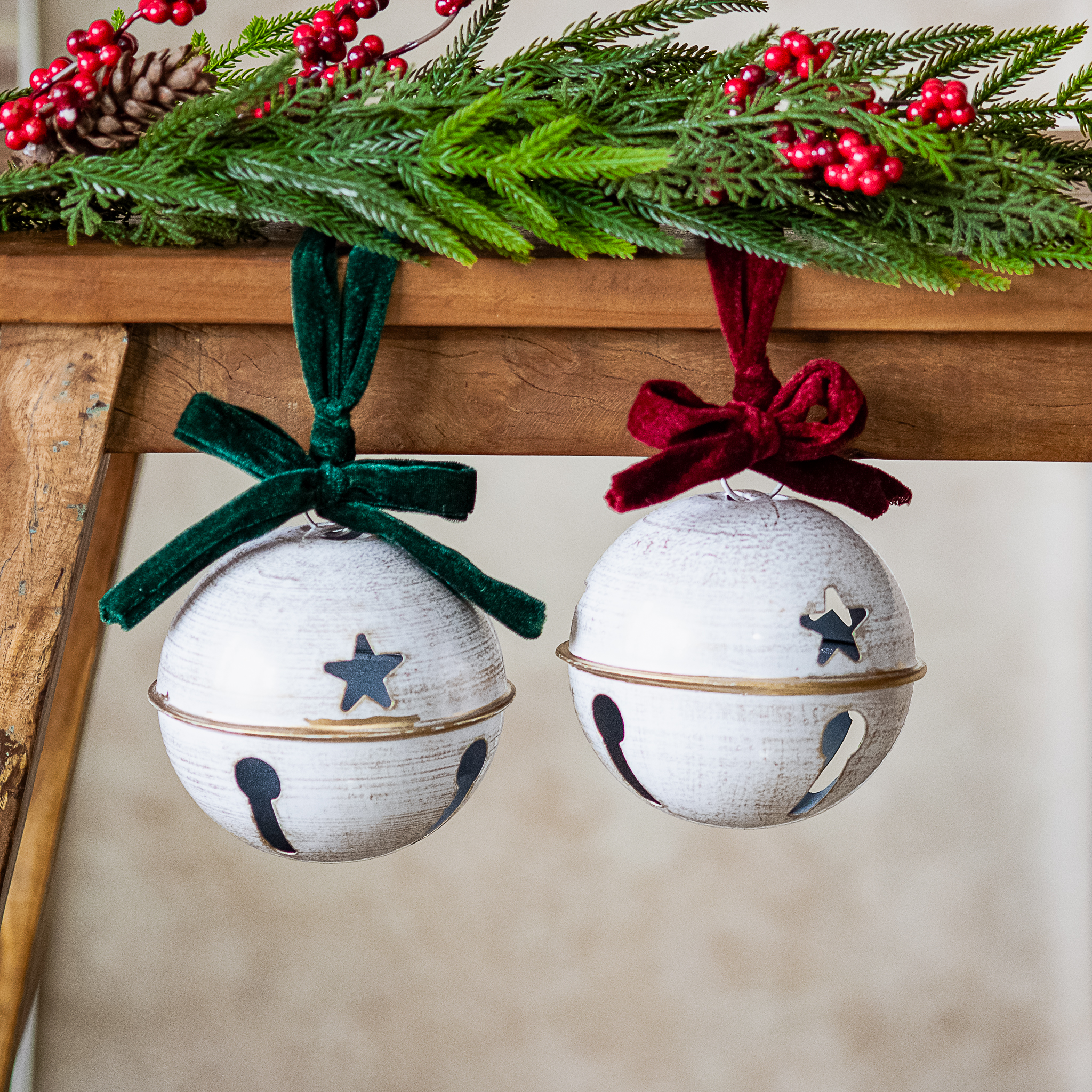 *Inner* 2 Asst. Xxl Wht/Gd Jingle Bell
