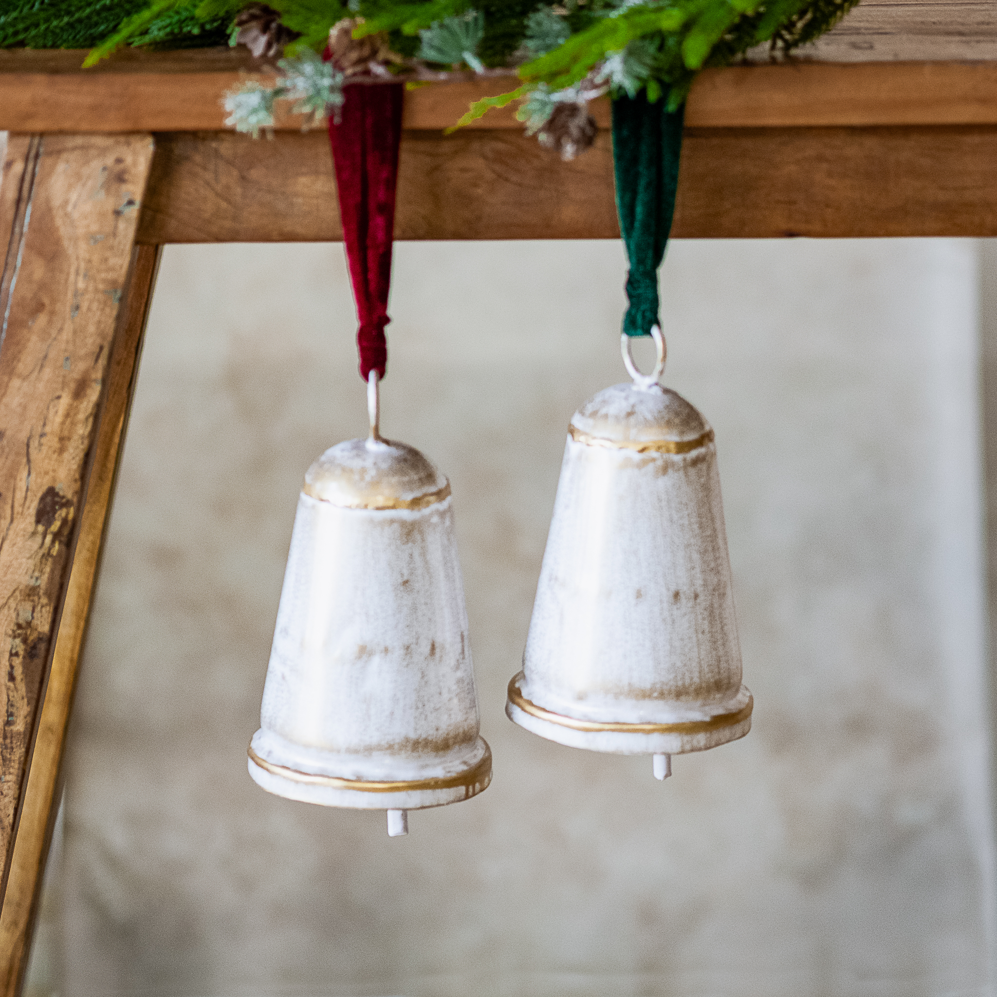 *Inner* 2 Asst. Xxl Wht/Gd Holiday Conical Bell