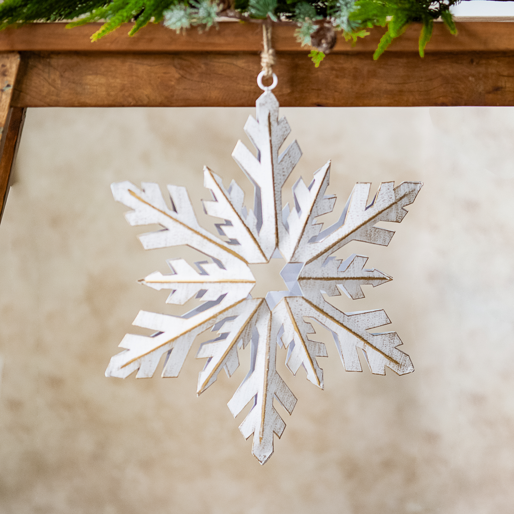 *Inner* 21" Wht/Gd Snowflake Hanger