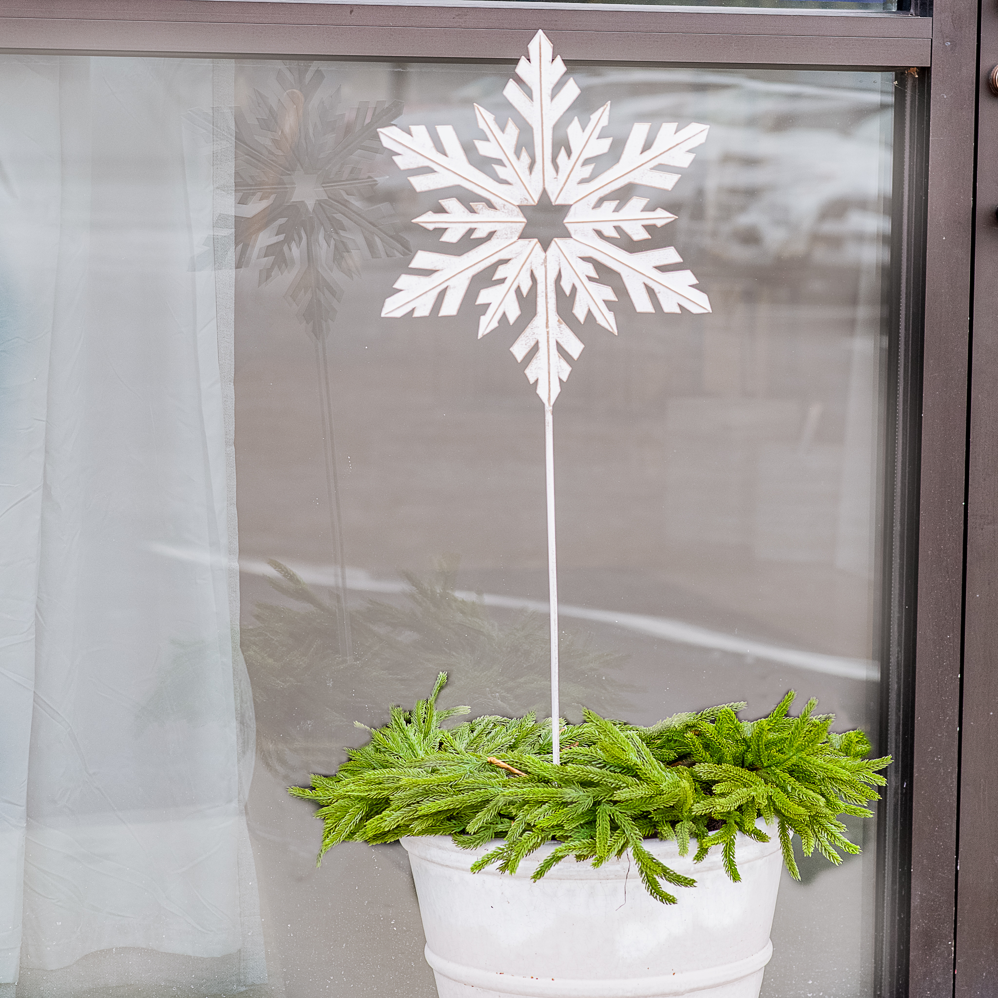 *Inner* 36" Wht/Gd Snowflake Stake
