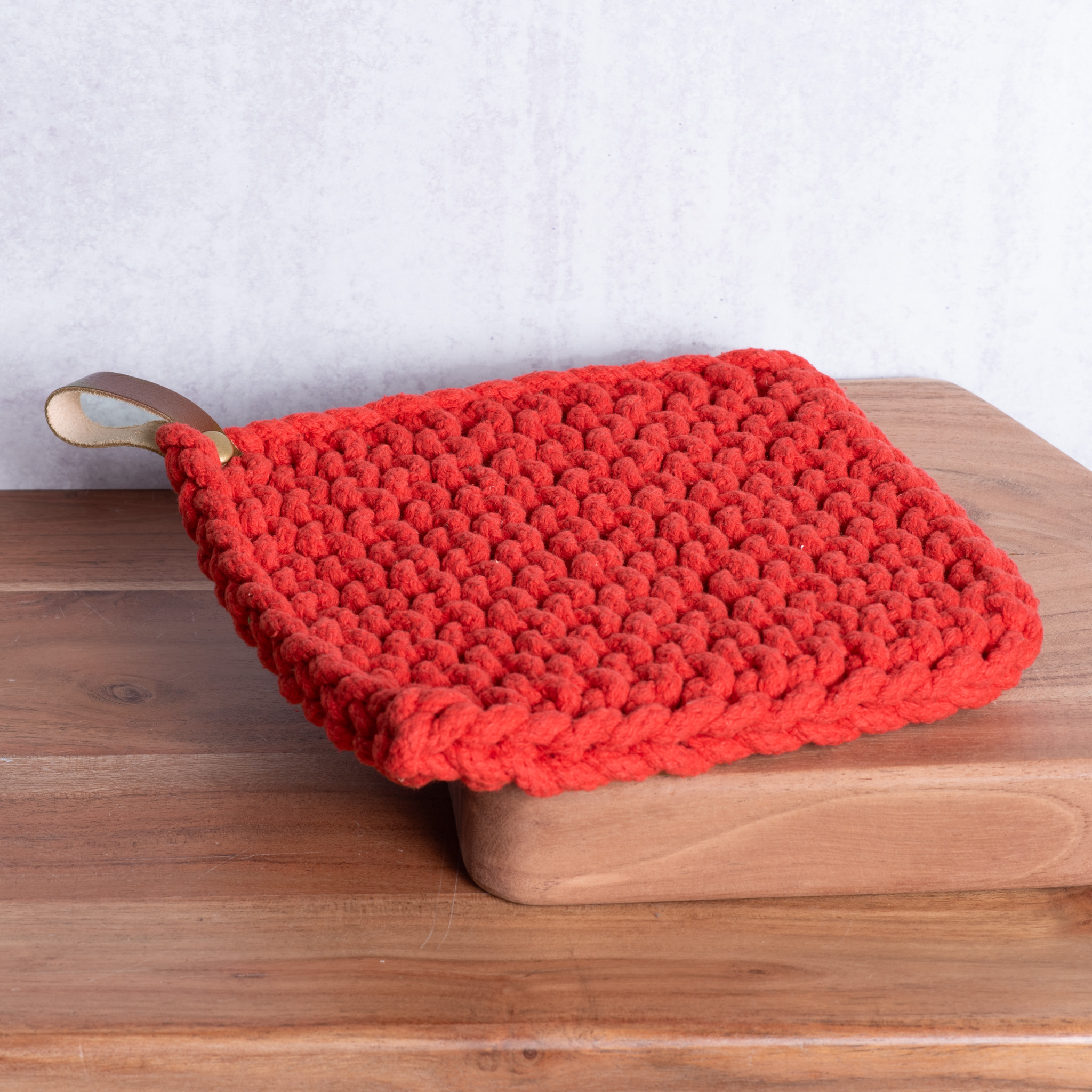 *Inner* Leather Strap Rd Knit Pot Holder