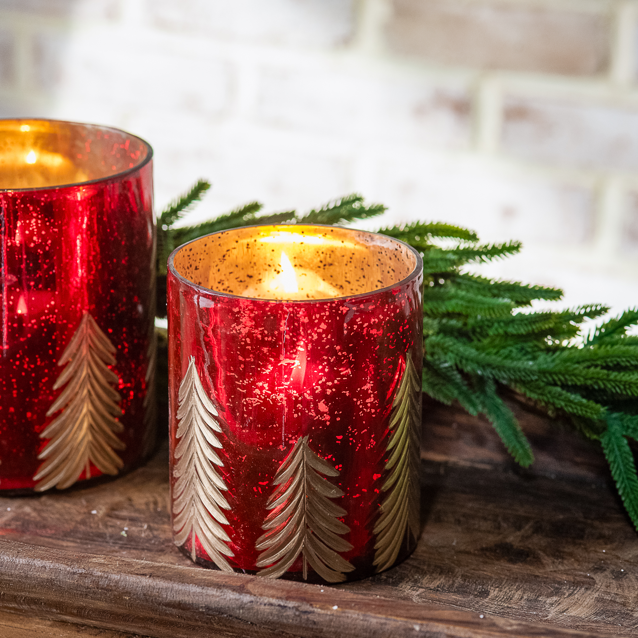 *Inner* 5" Rd/Wht Tree Candle Holder