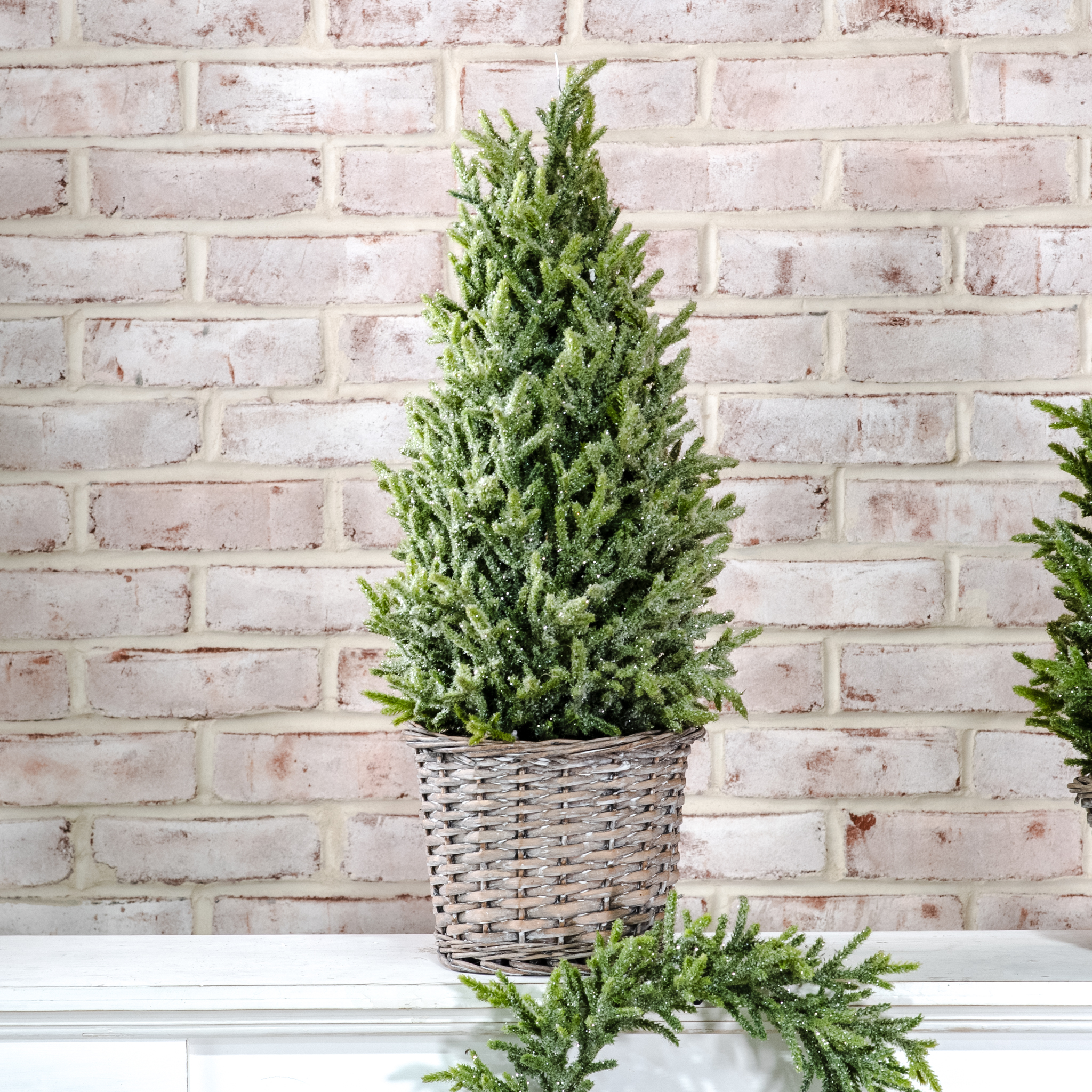*Inner* 24" Glitter Topiary In Basket