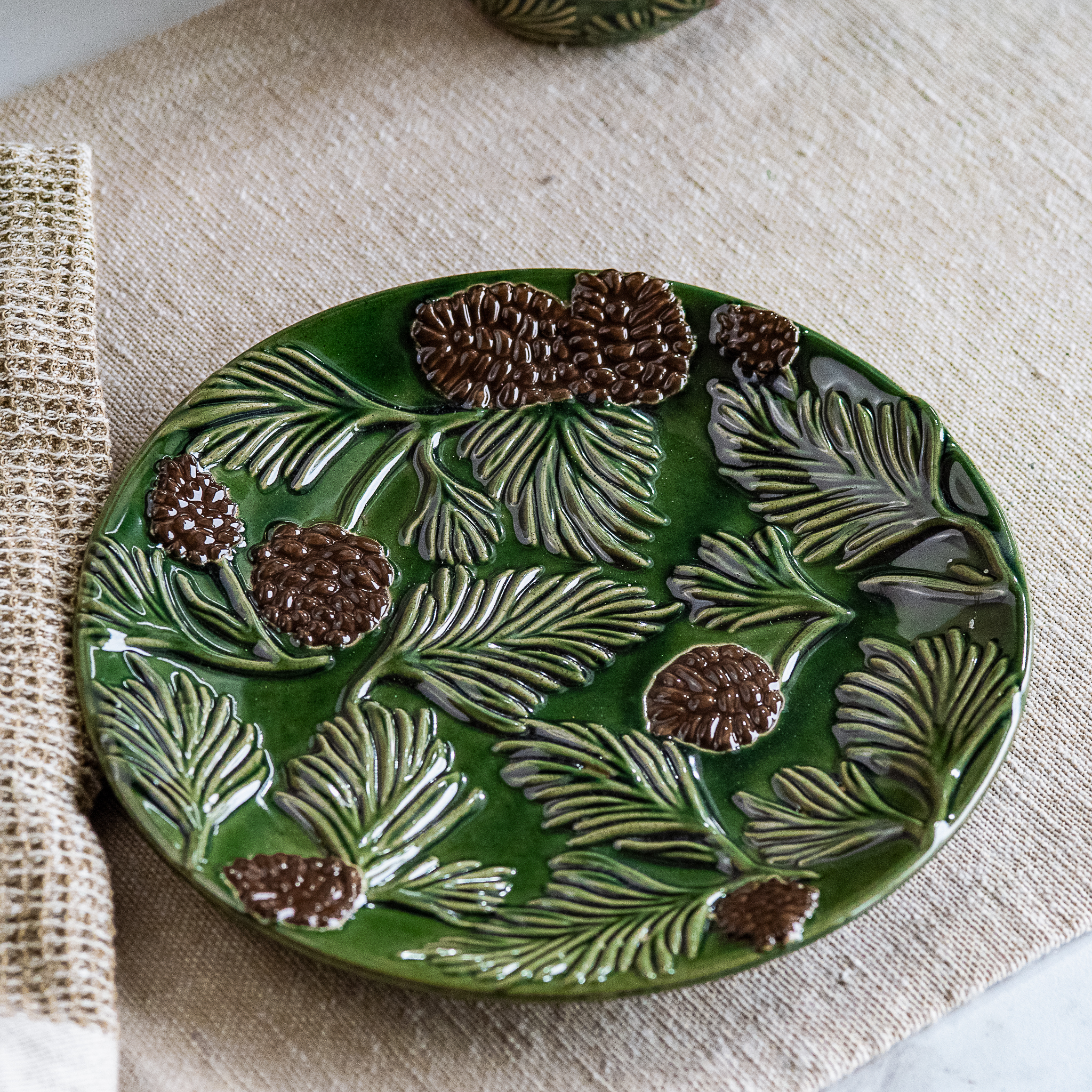 *Inner* 9" Evergreen Holiday Plate