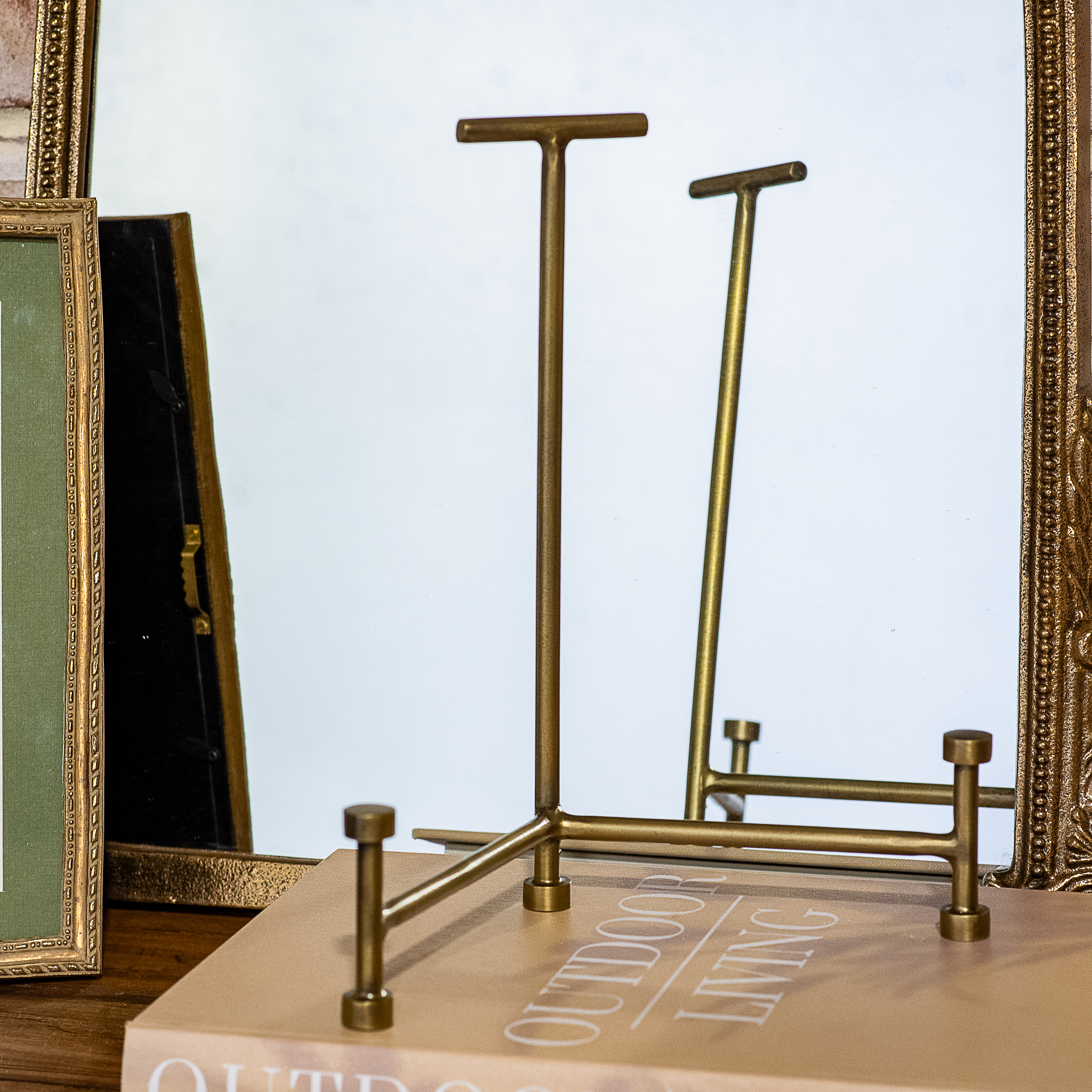 *Inner* 10" Brass Ant. Rd Foot Easel
