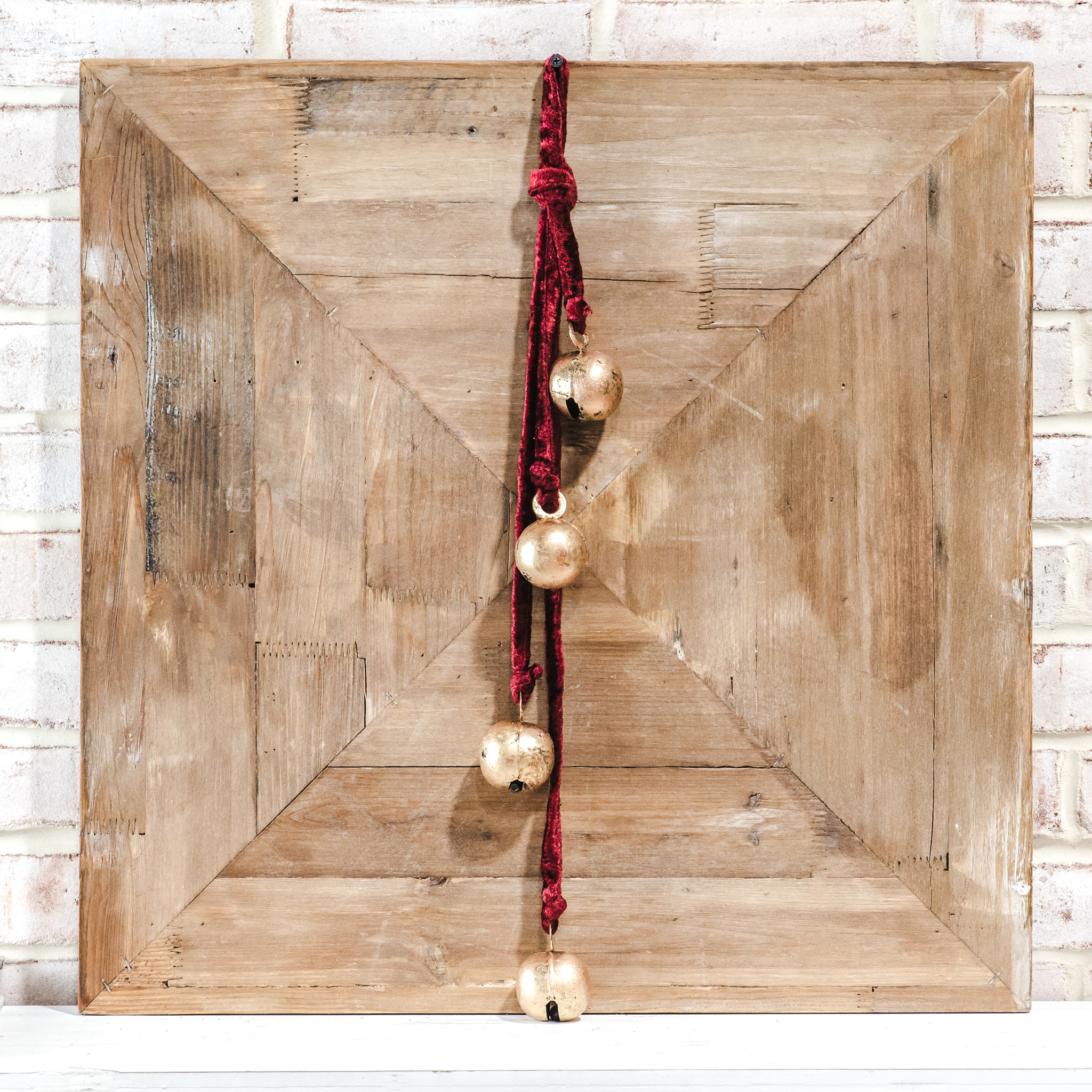 *Inner 24" Gold Bells/Red Velvet Rope