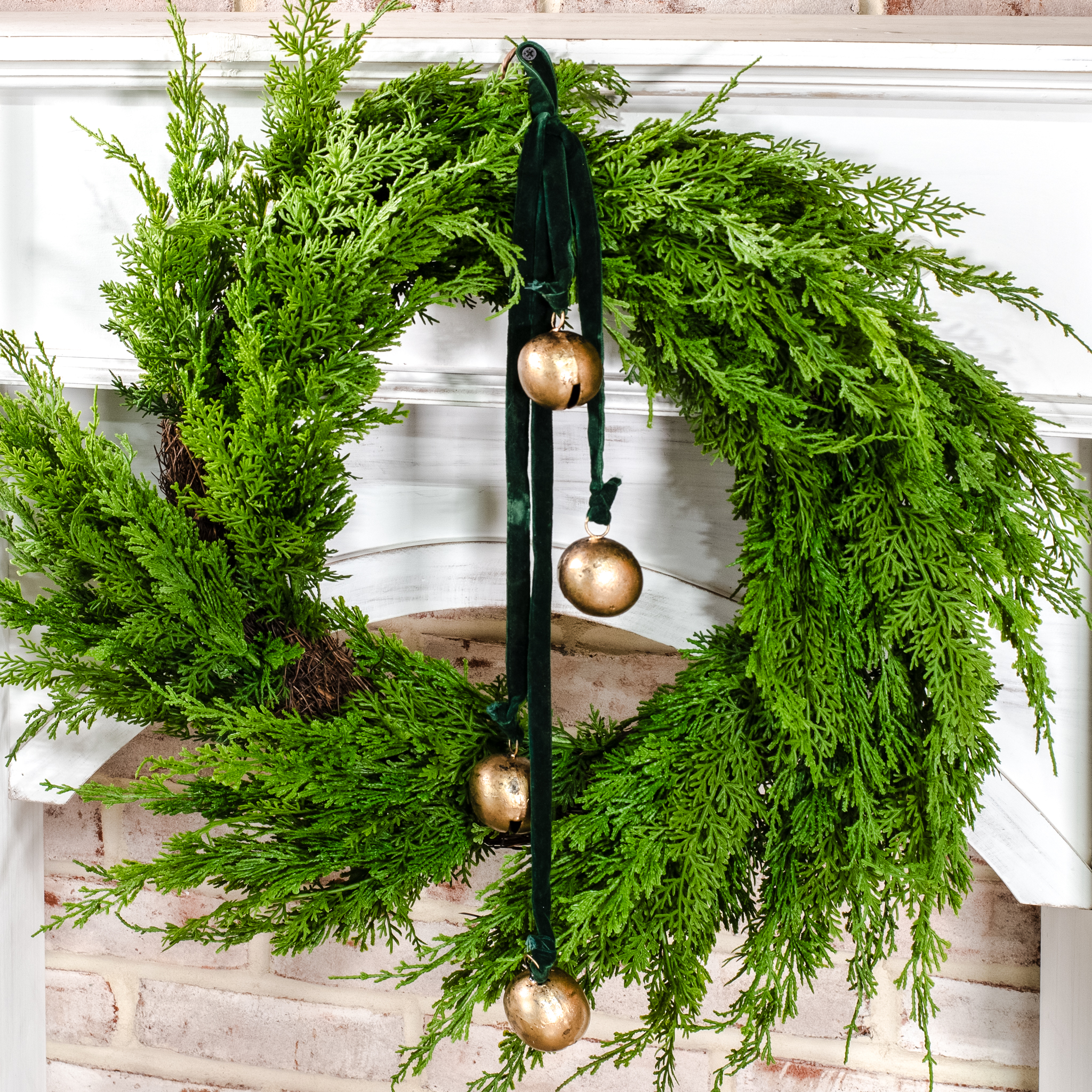 26" Burnt Gold Green Velvet 4 Bell Hanger