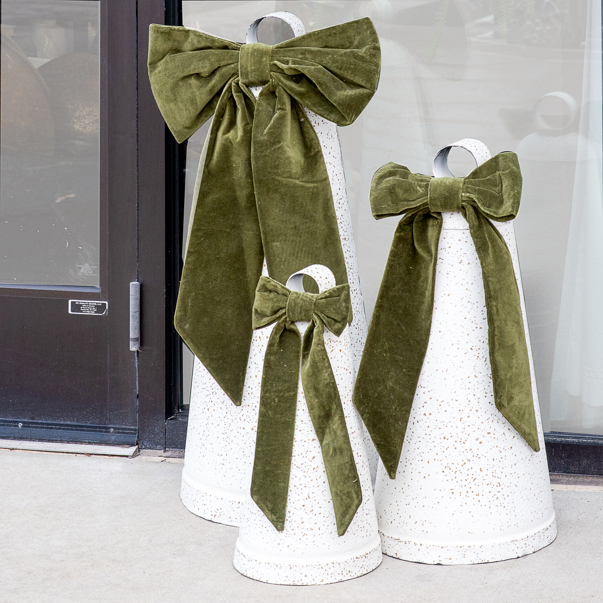 S/3 White Bells With Green Velvet Bow