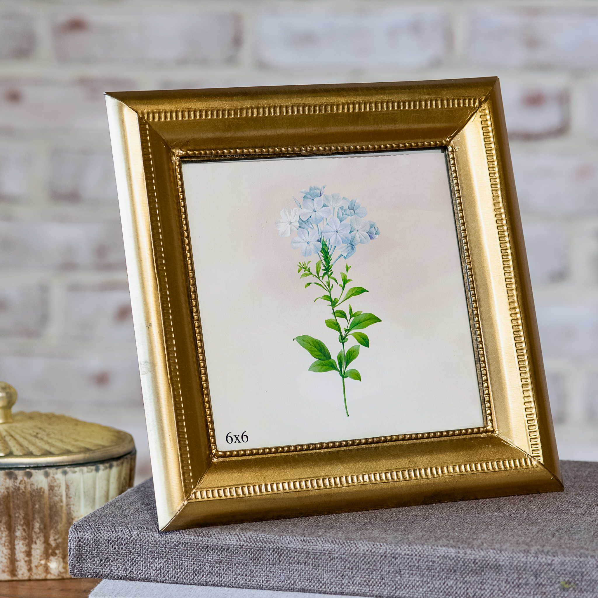 8.6 X 8.6 Brass Ant. Photo Frame Wire Stand