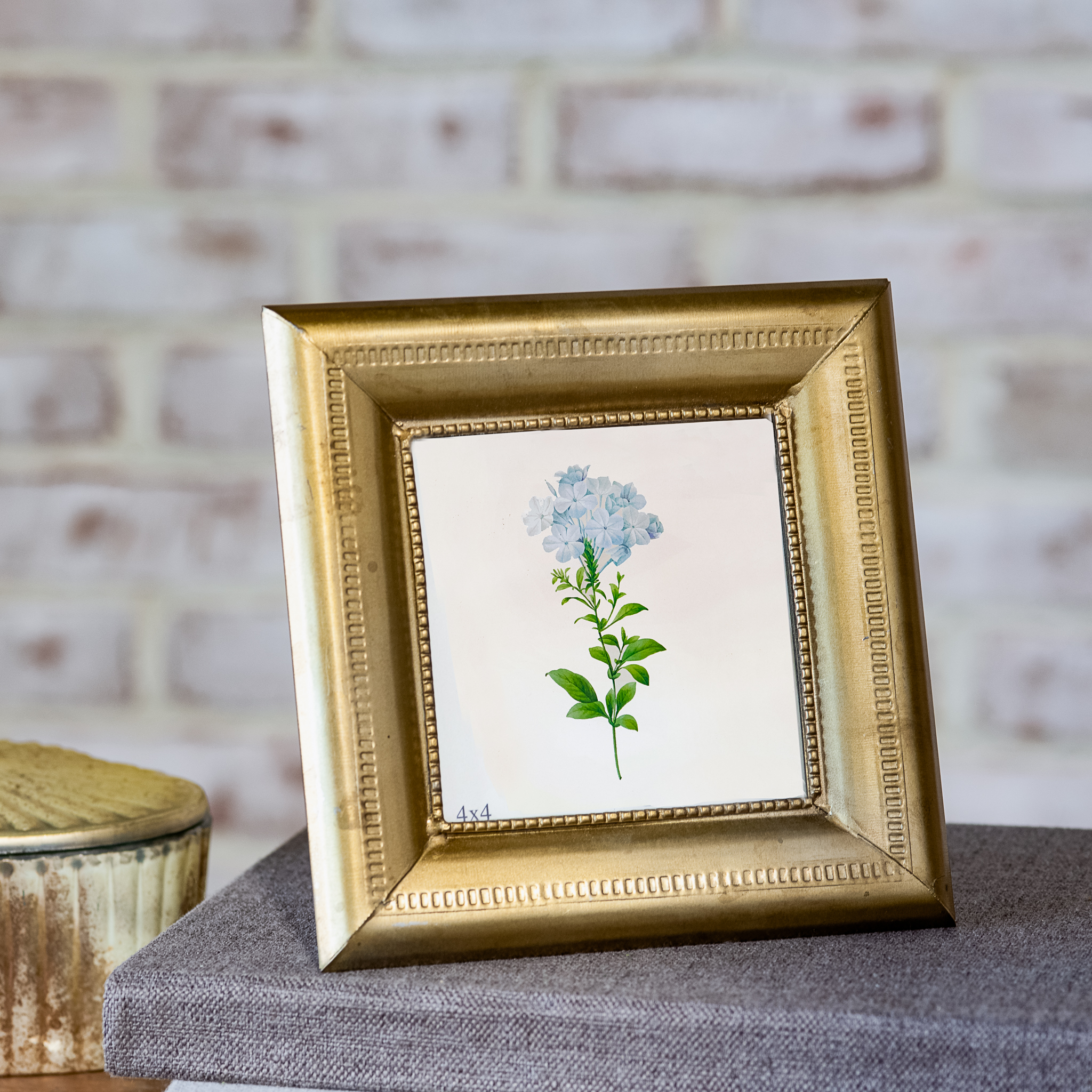 6.7 X 6.7 Brass Ant. Photo Frame Wire Stand