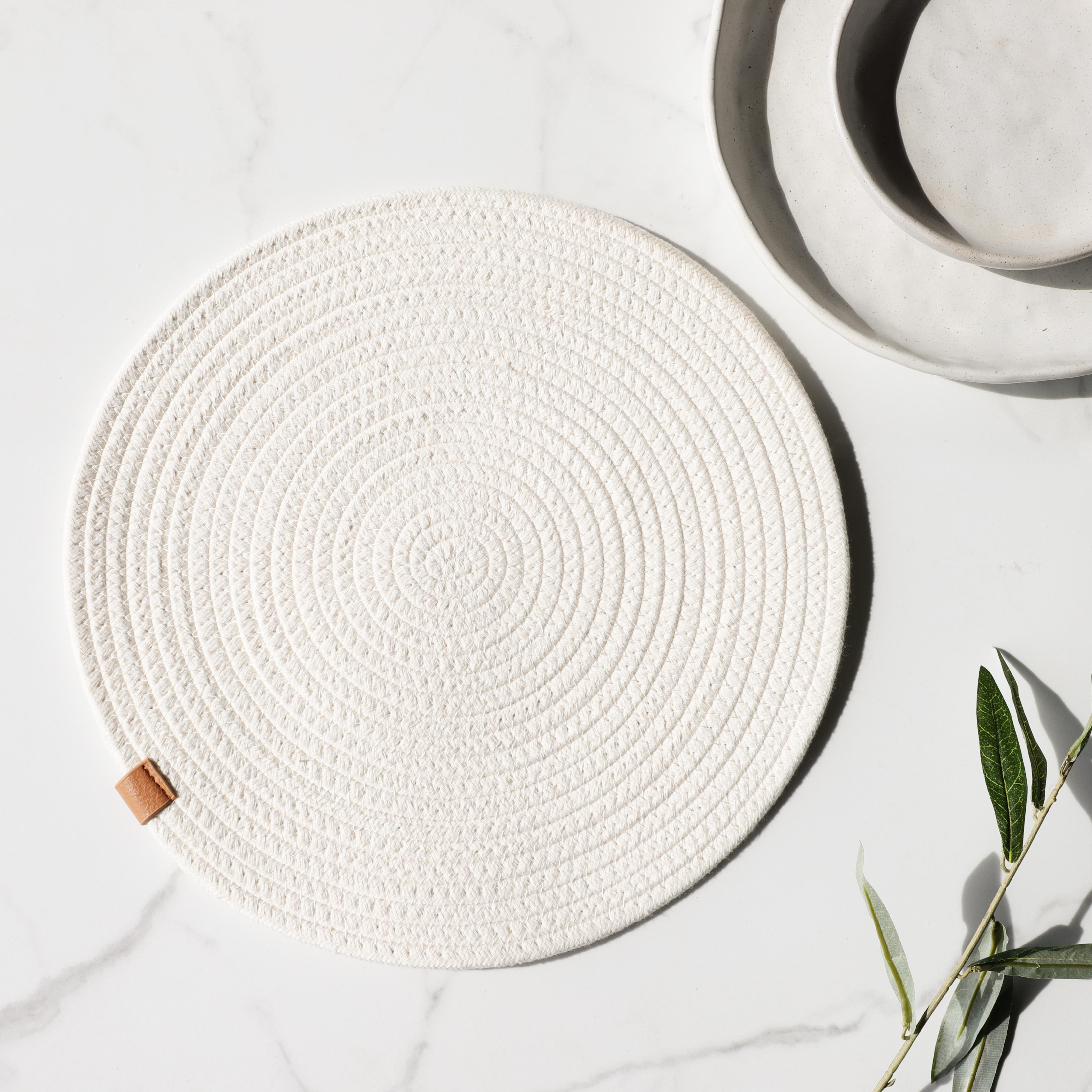 13" Ivory Round Placemat