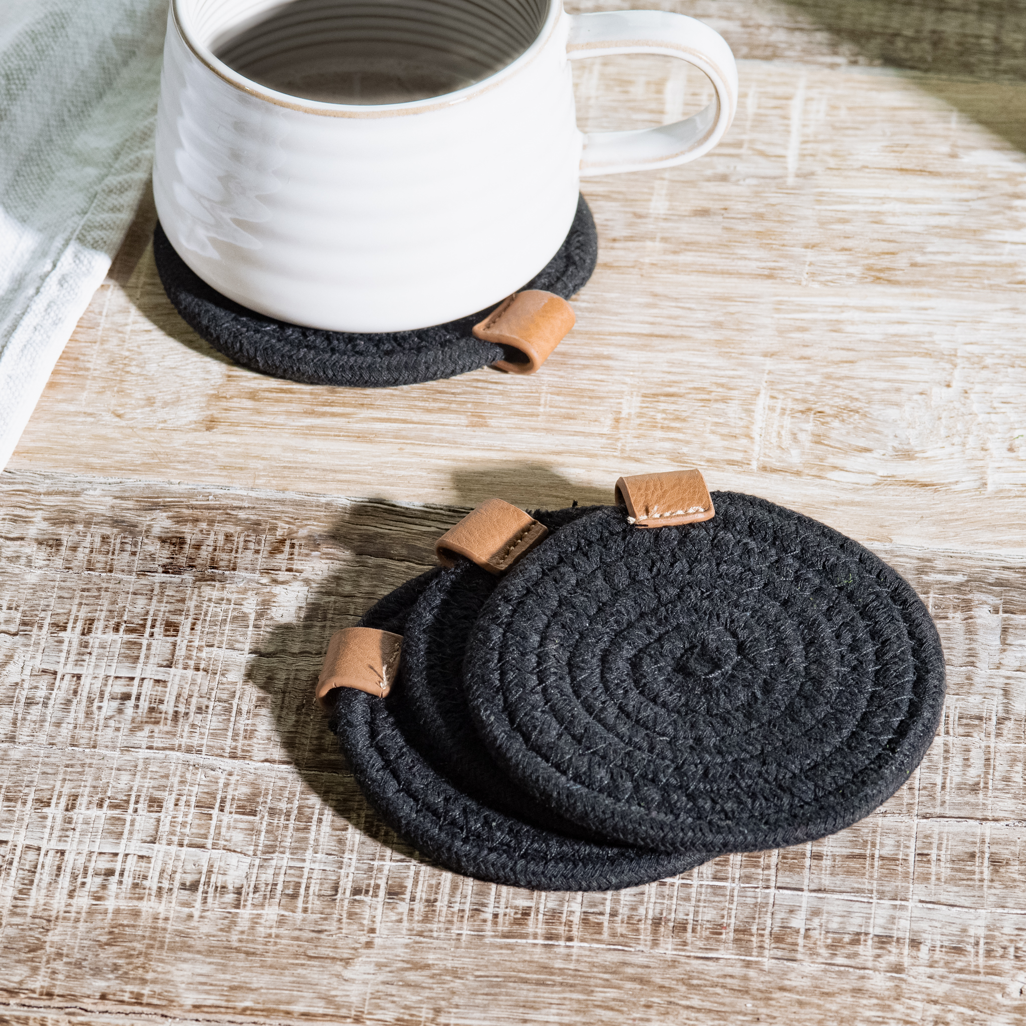 S/4 Round Black Coasters