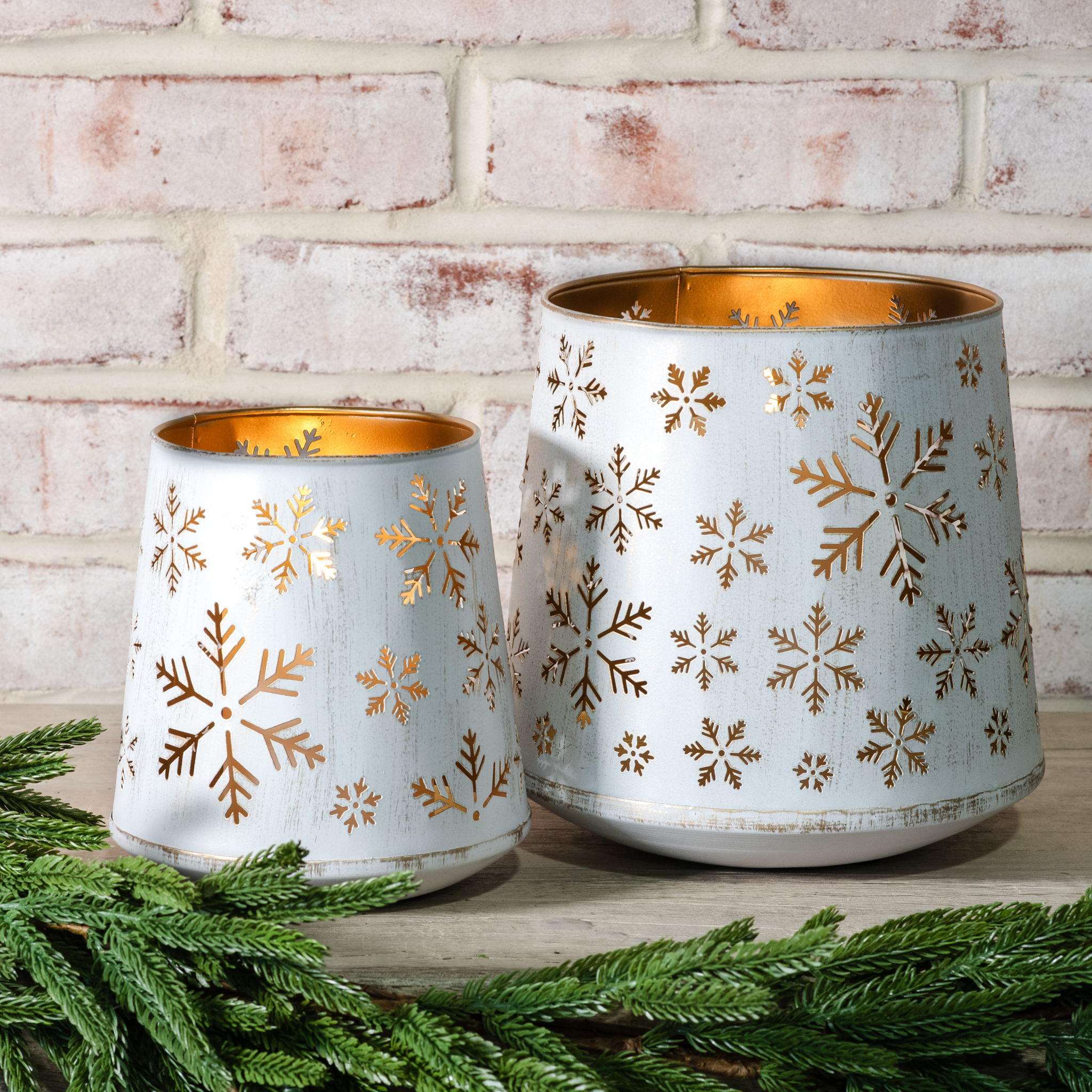 S/2 Wht/Gold Tin Snowflake Lanterns
