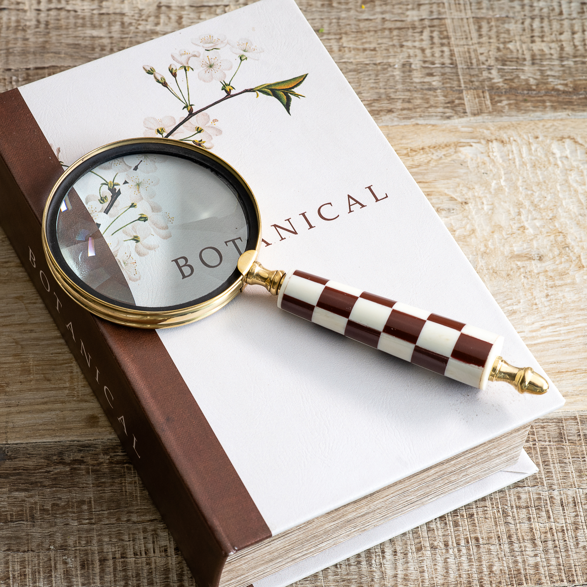 *Inner* 9" Brown Check Magnifying Glass