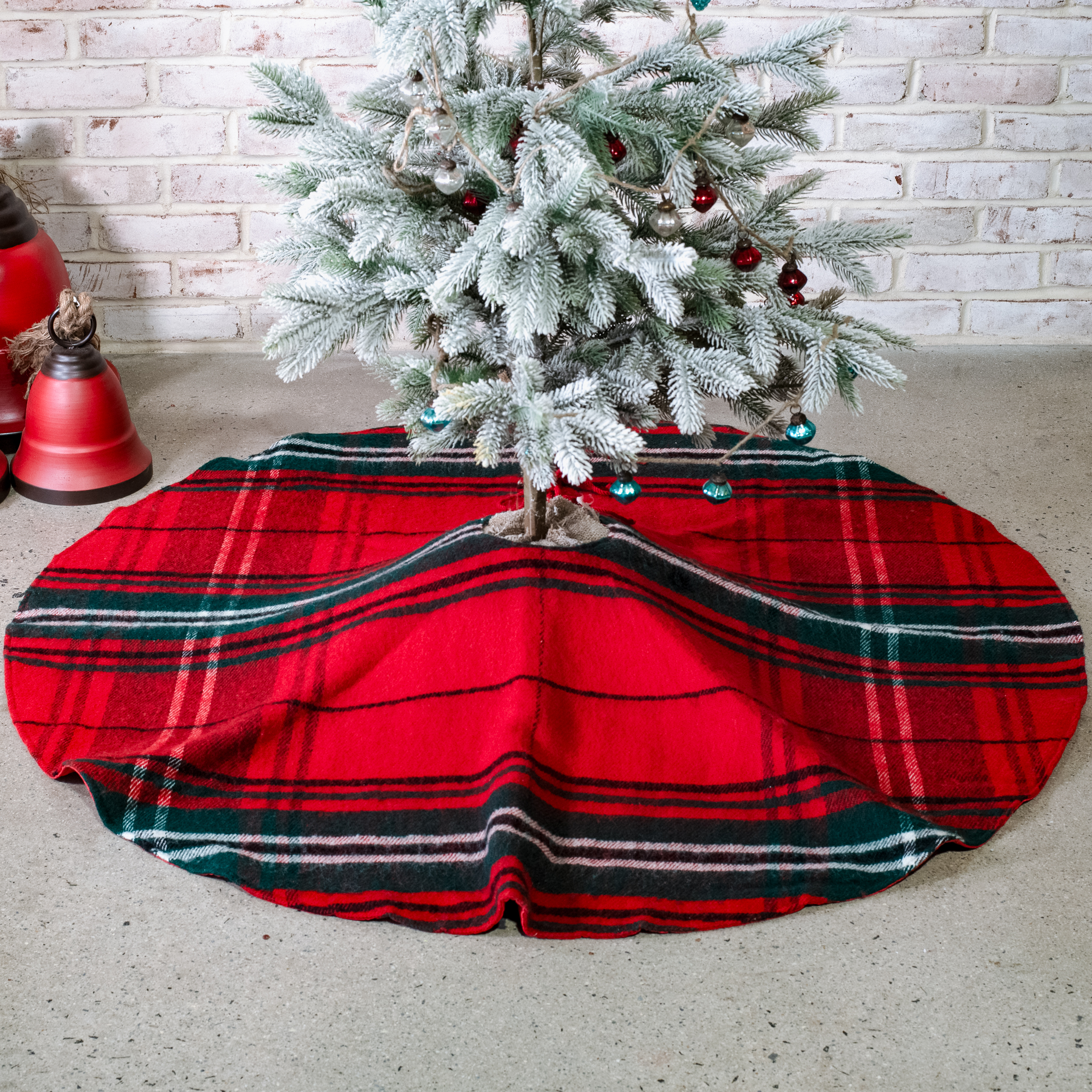 *Inner* 48"Dia Rd Tartan Tree Skirt