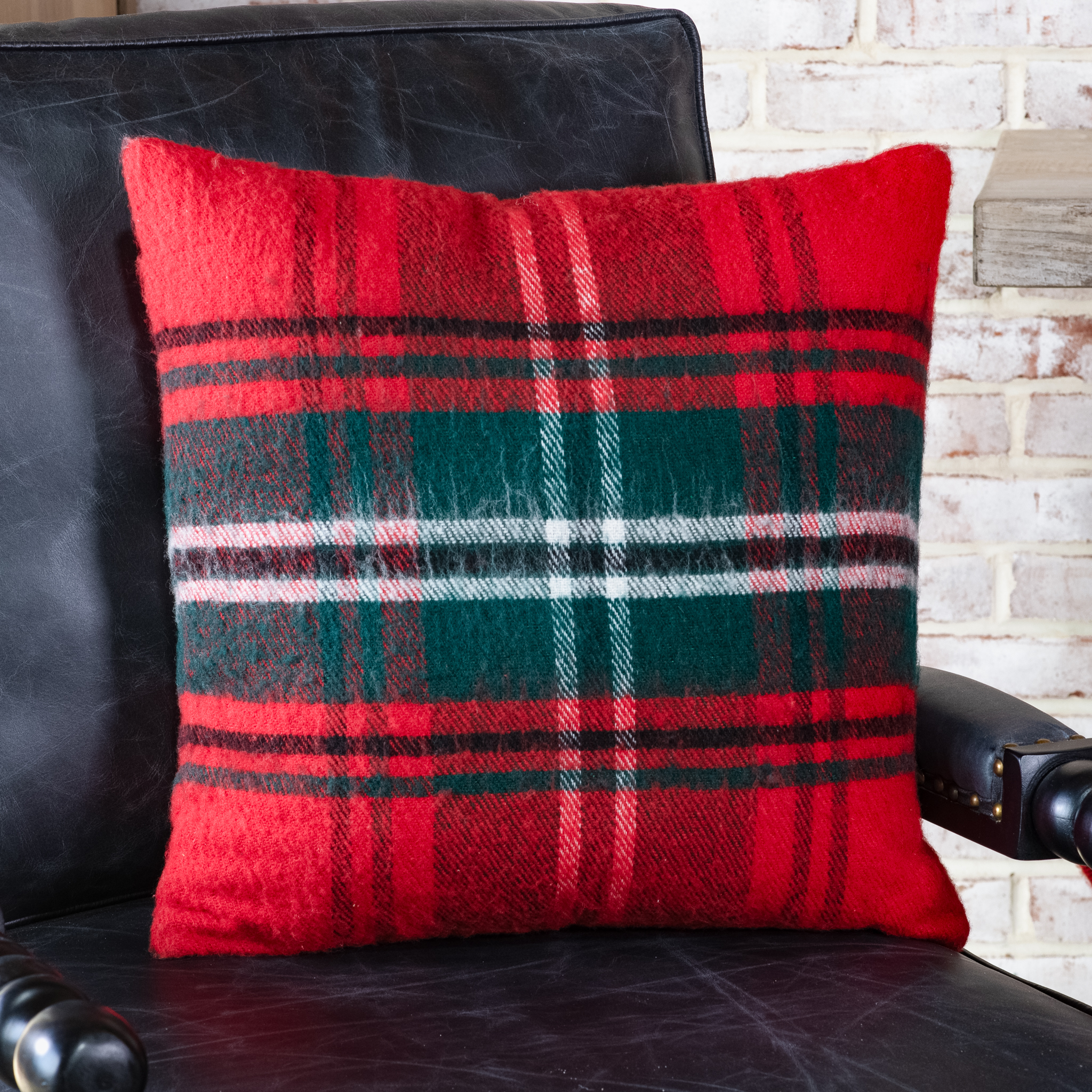 *Inner* 20" Rd Tartan Pillow