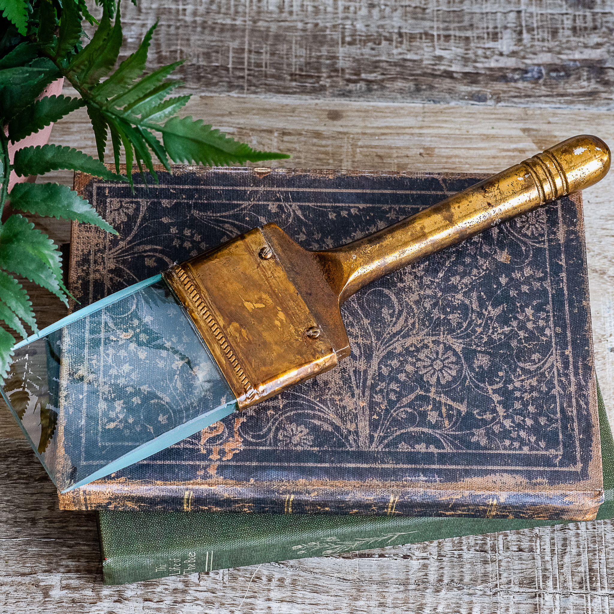 *Inner* Ant. Brass Paintbrush Mag. Glass