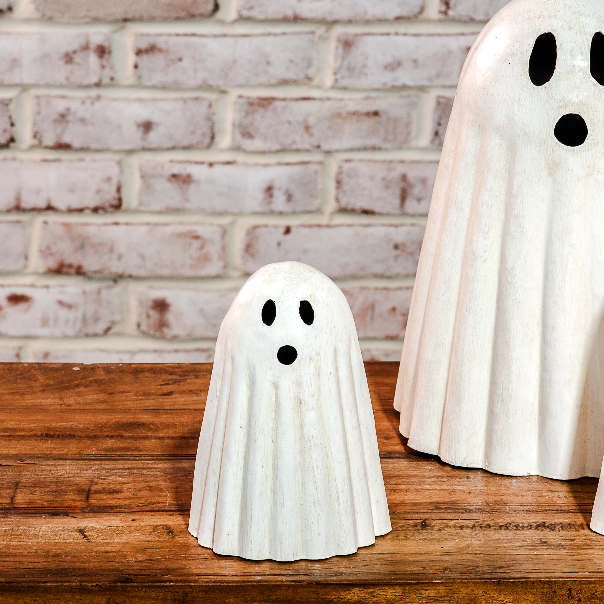 *Inner* 5.5" Metal Ghost Decor