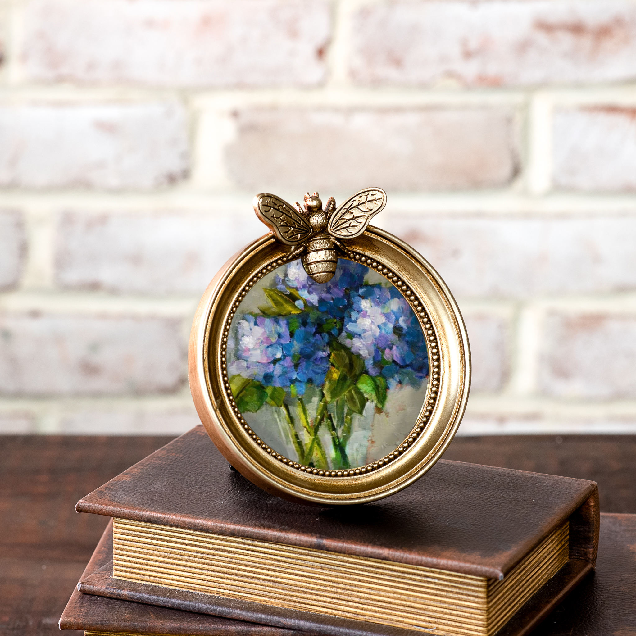 *Inner* 3.5" Rd. Ant. Gold Bee Photo Frame